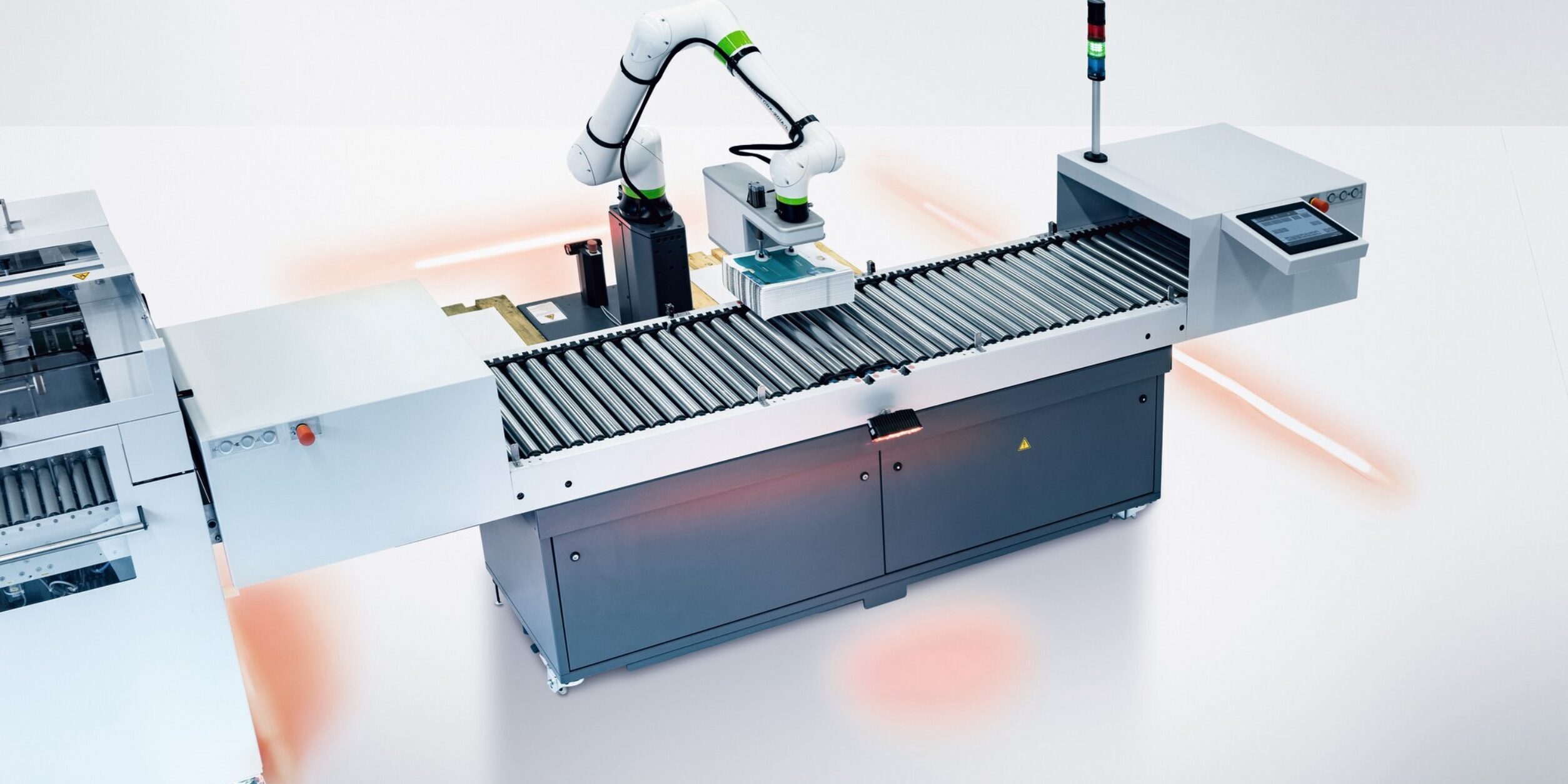 Titel Bild: Blick auf eine Maschiene mit KI-Steuerung