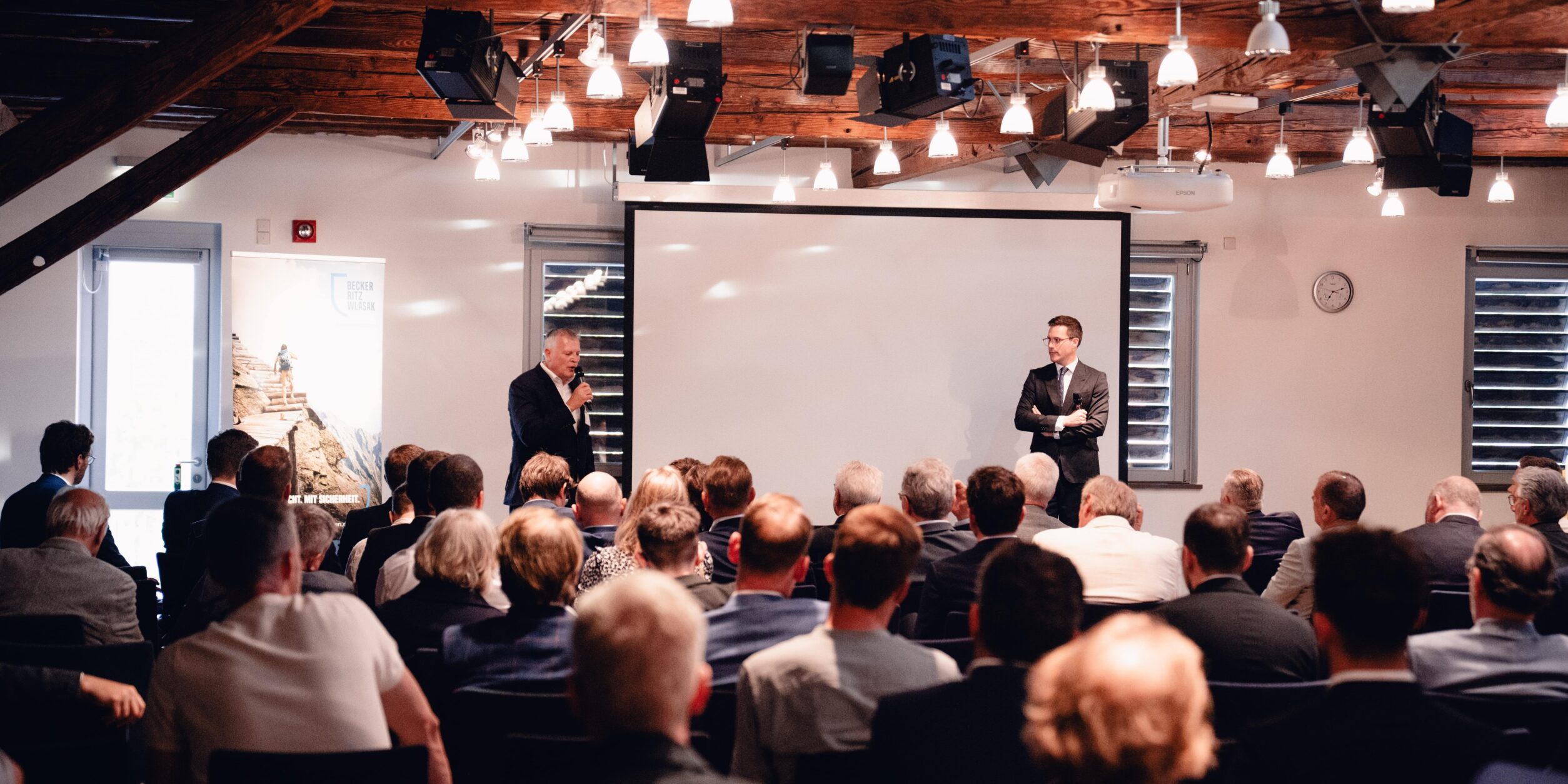 Blich der Zuschauer auf die Bühne