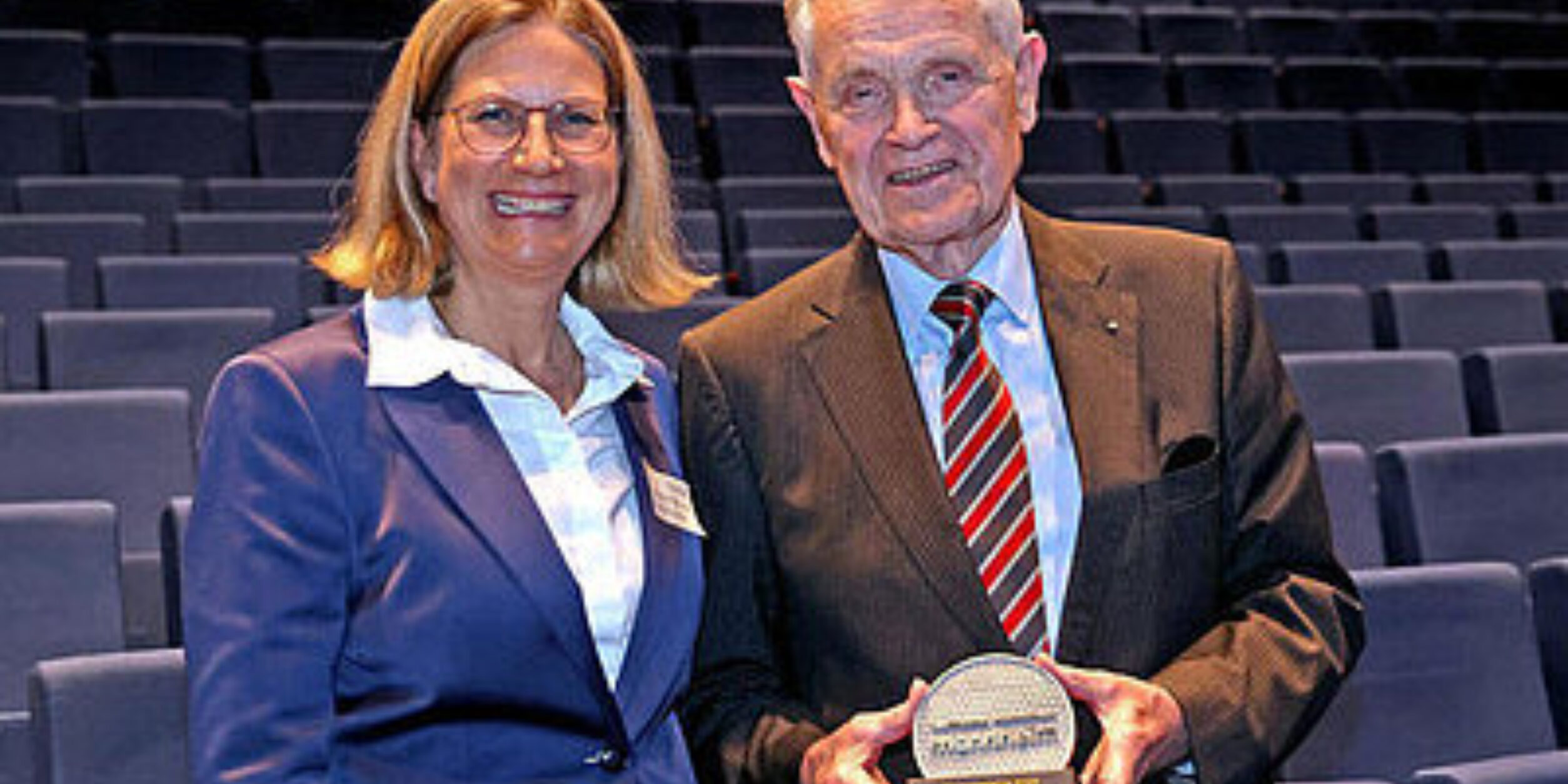 Bild von Dietmar von Hoyningen Huene mit der Hochschulmedaille