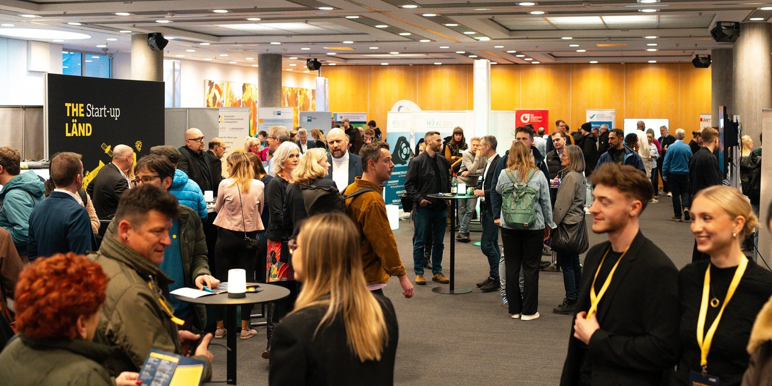 Blick auf die Informationsstände
