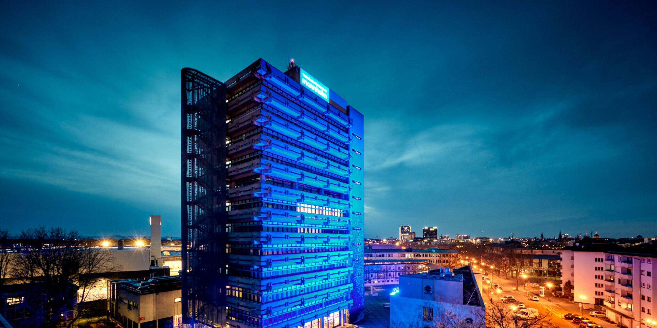 Technische Hochschule Mannheim Hochhaus mit Beleuchtung Foto Rainer Diehl 3