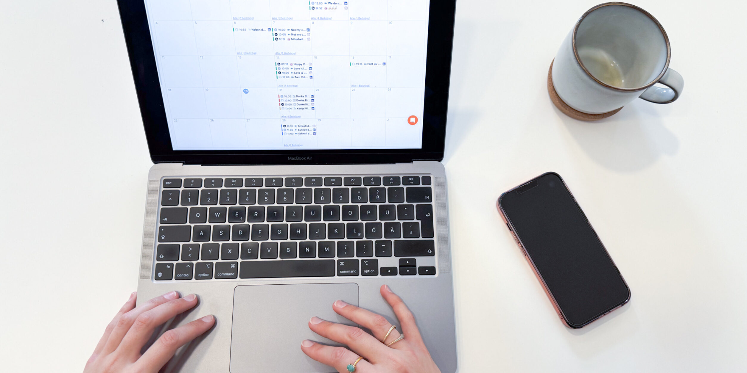 Titelbild zu Social Hscks 2: Blick auf einen Laptop