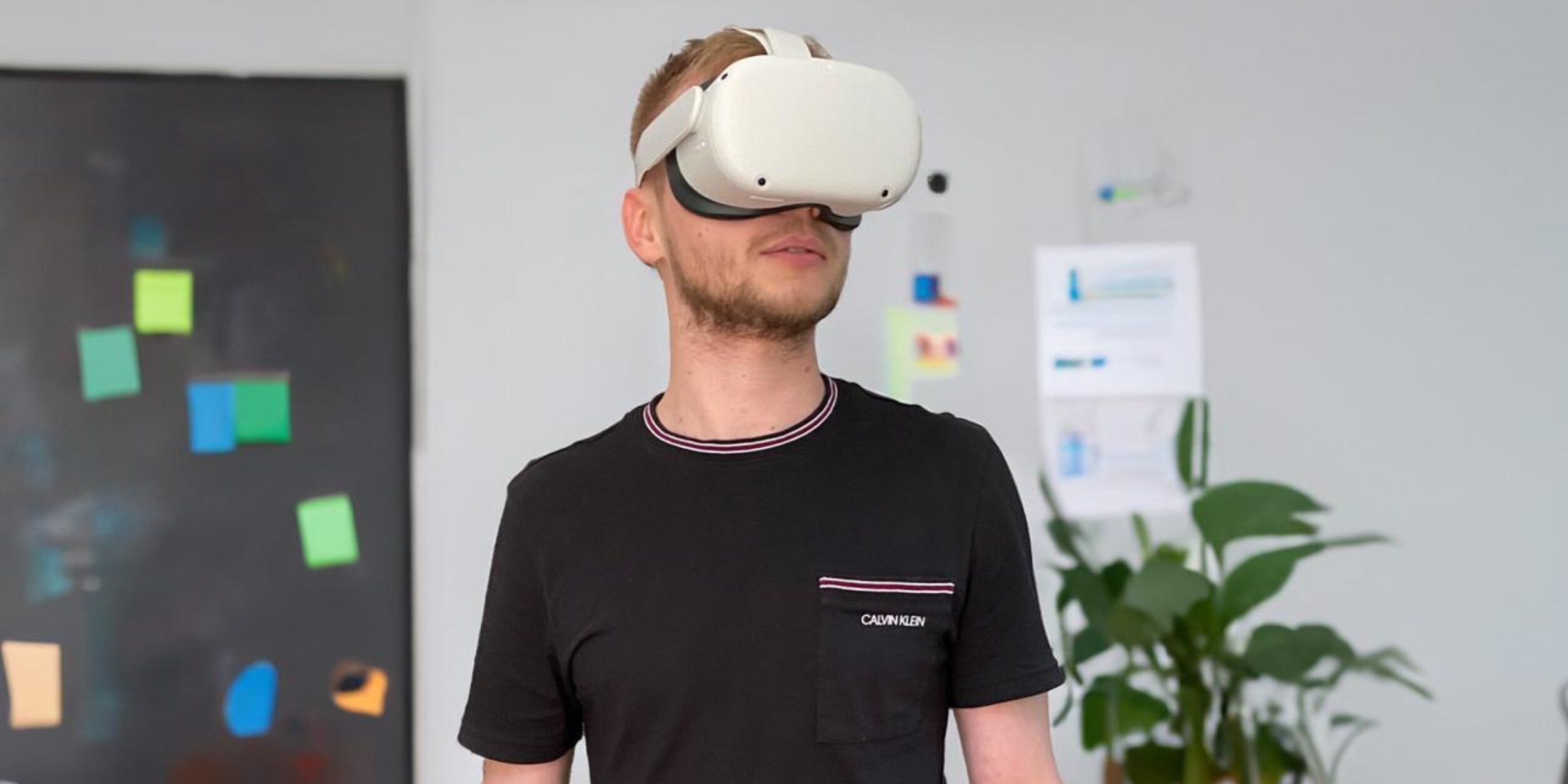 Person mit VR-Brille