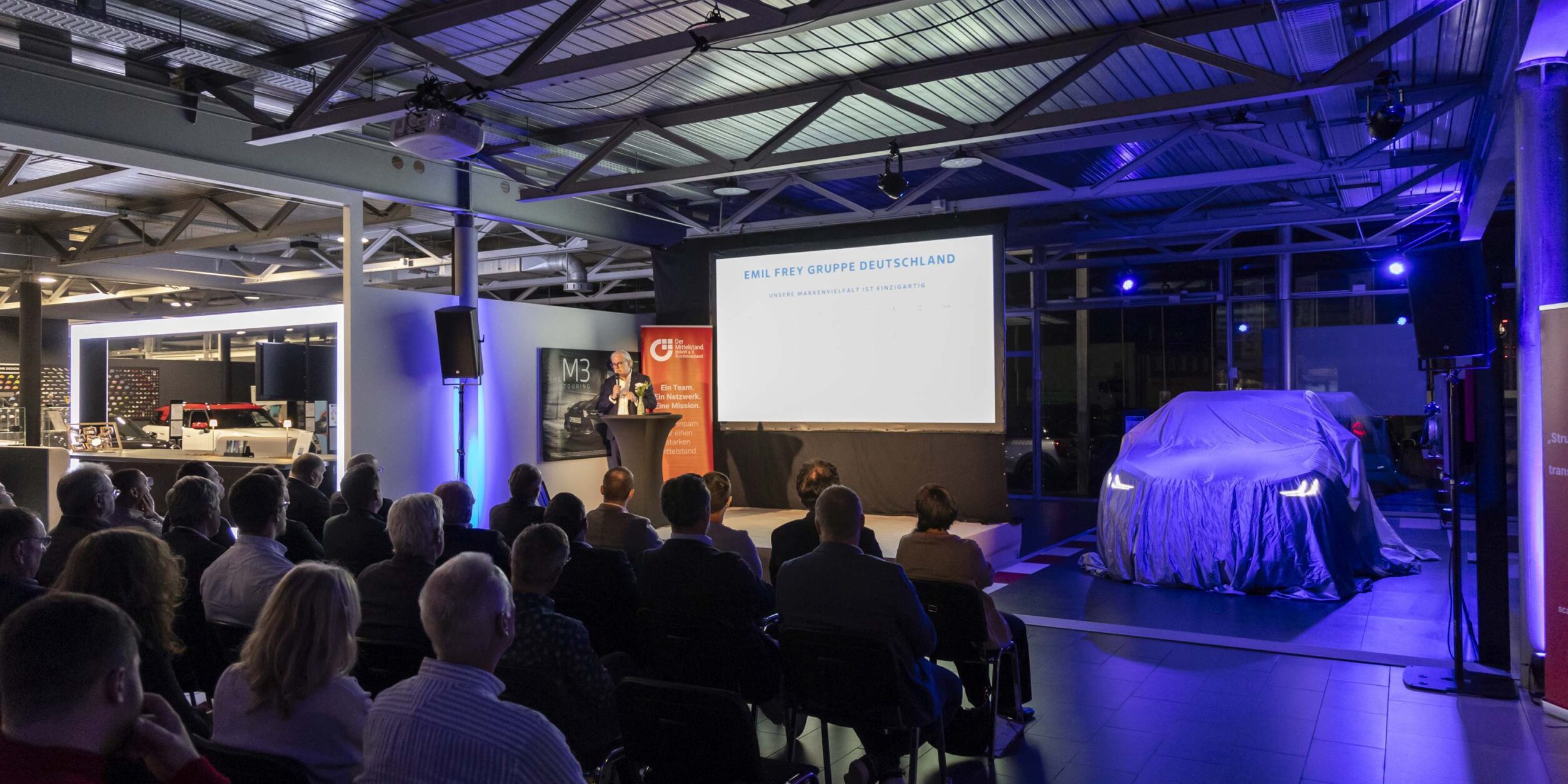 Blick des Publikums auf die Bühne