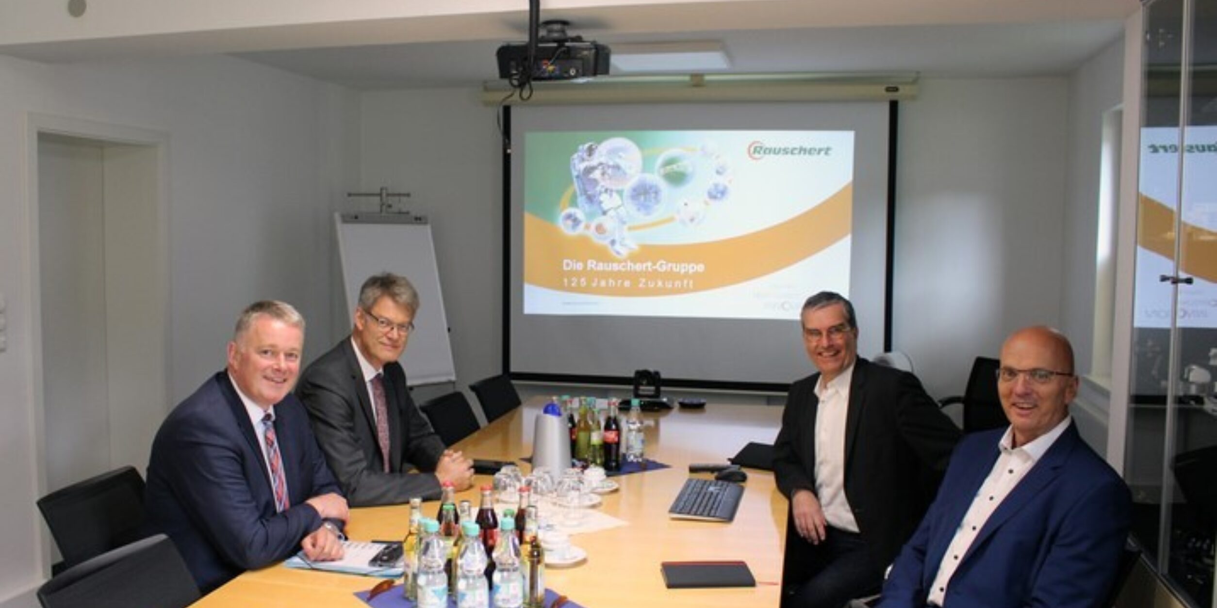 Unternehmensbesuch bei Rauschert in Oberbettingen  mit MdB Patrick Schnieder und MdL Gordon Schnieder