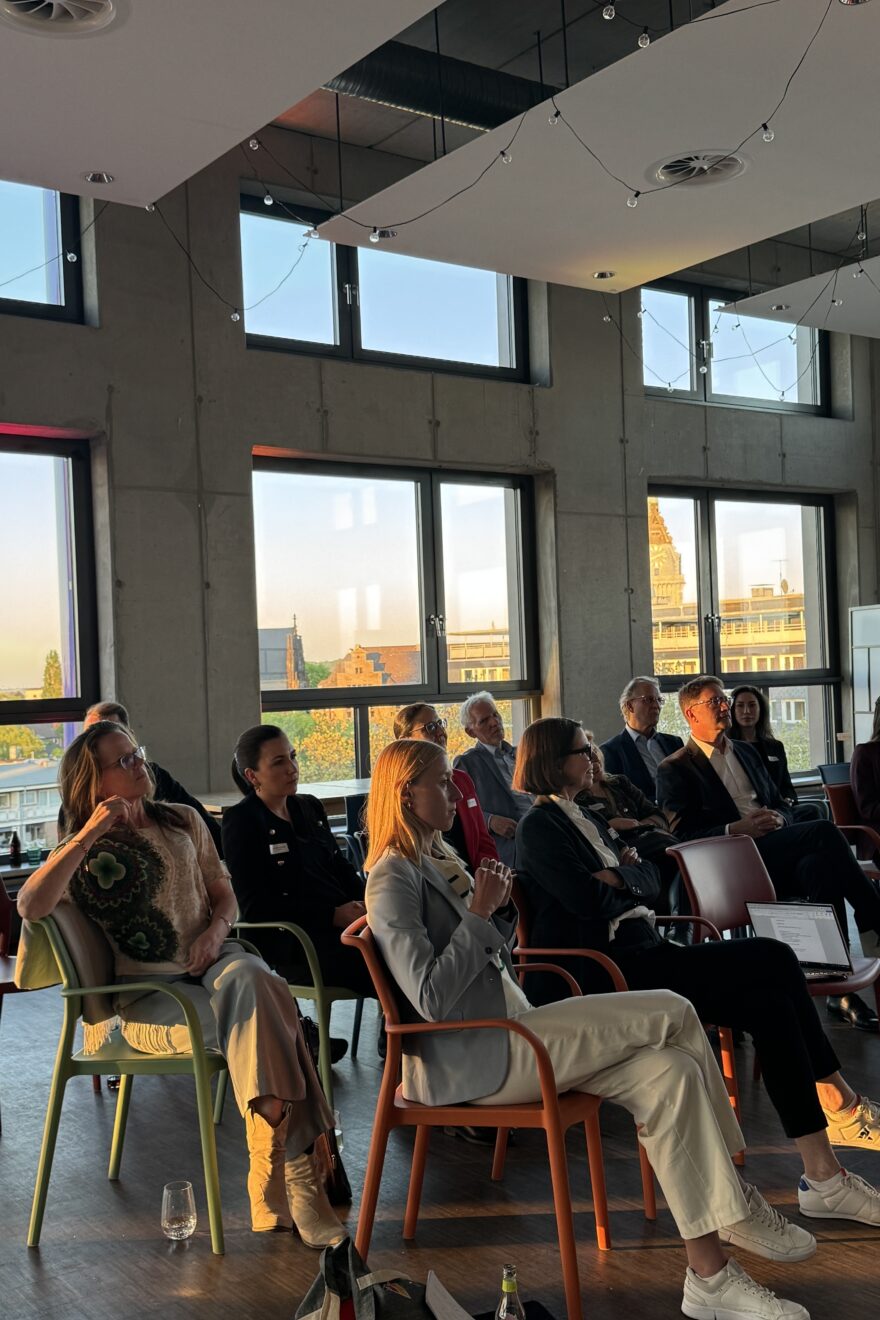 260422 DVAG Publikum sonnenuntergang