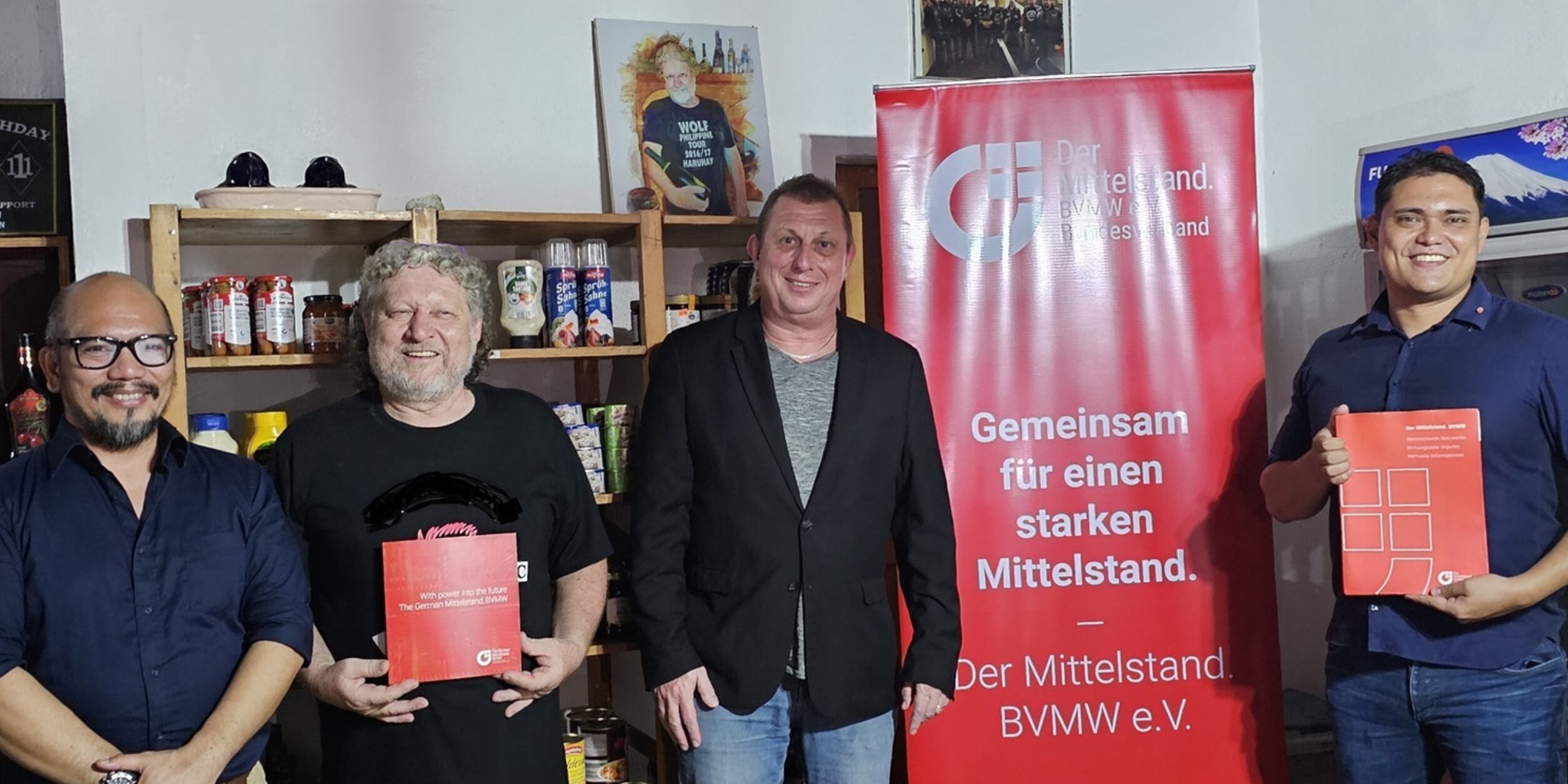 Kapwa Melvin Rüth cut paint