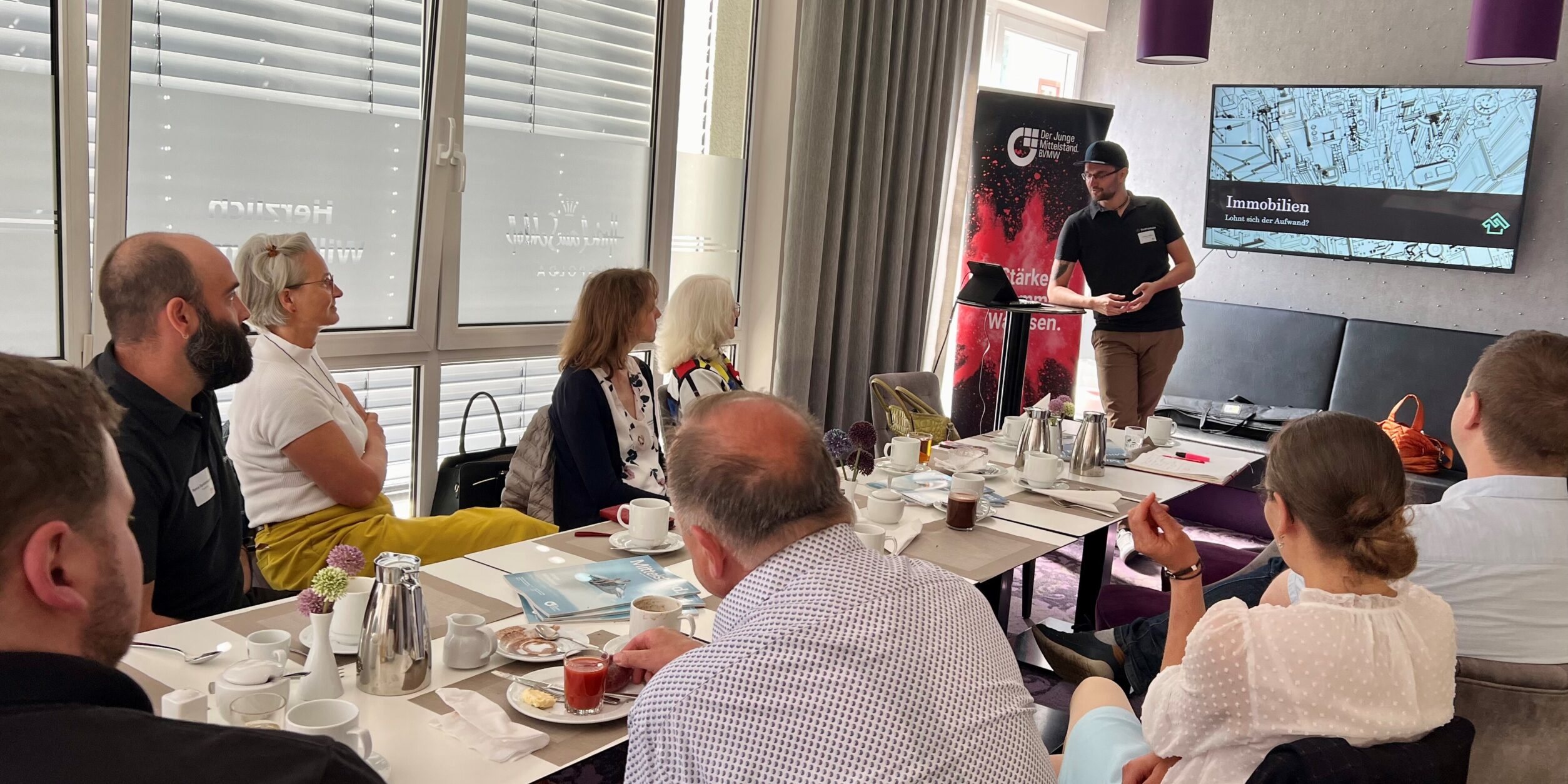 Andreas Böhm hält die Key Note beim Unternehmerfrühstück.