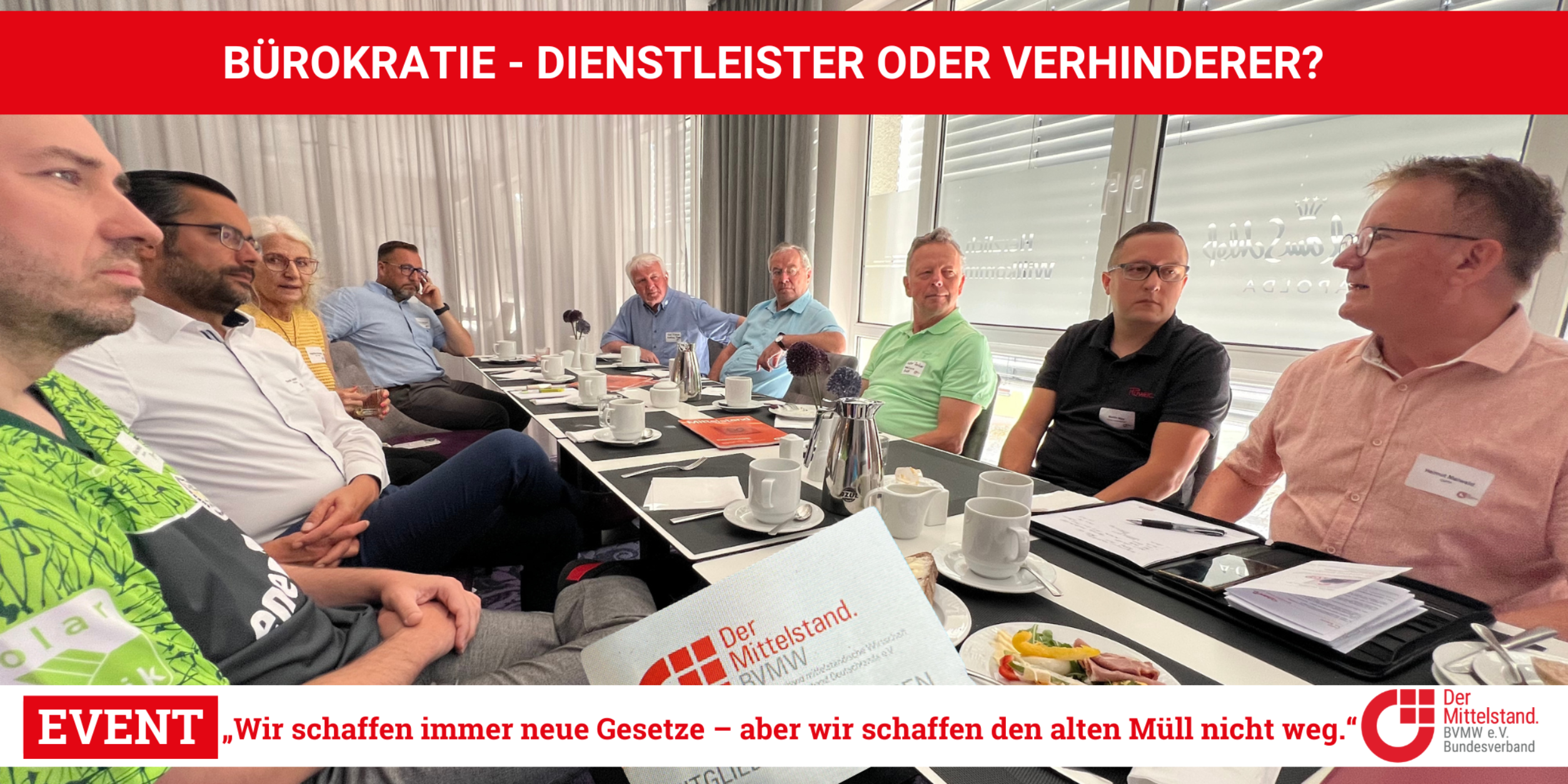 Unternehmer diskutieren beim Unternehmerfrühstück über Bürokratie