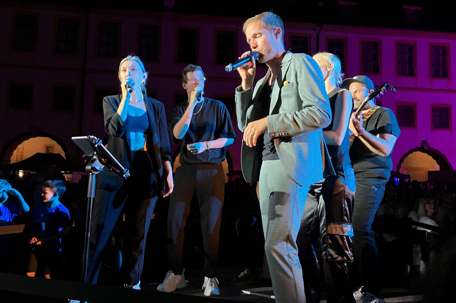 Thomas Hahn mit Backing Vocals Lena Westermann, Alissa Müller und Chris Möhlenkamp