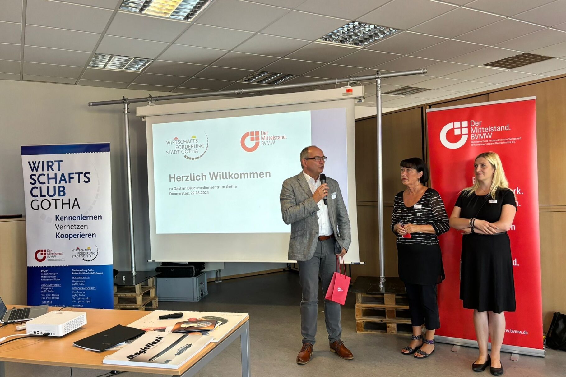 Begrüßung v.l. OB Knut Kreuch, Kerstin Götze-Eismann (BVMW Gotha), Nicole Schwan (Wirtschaftsförderung Stadt Gotha)