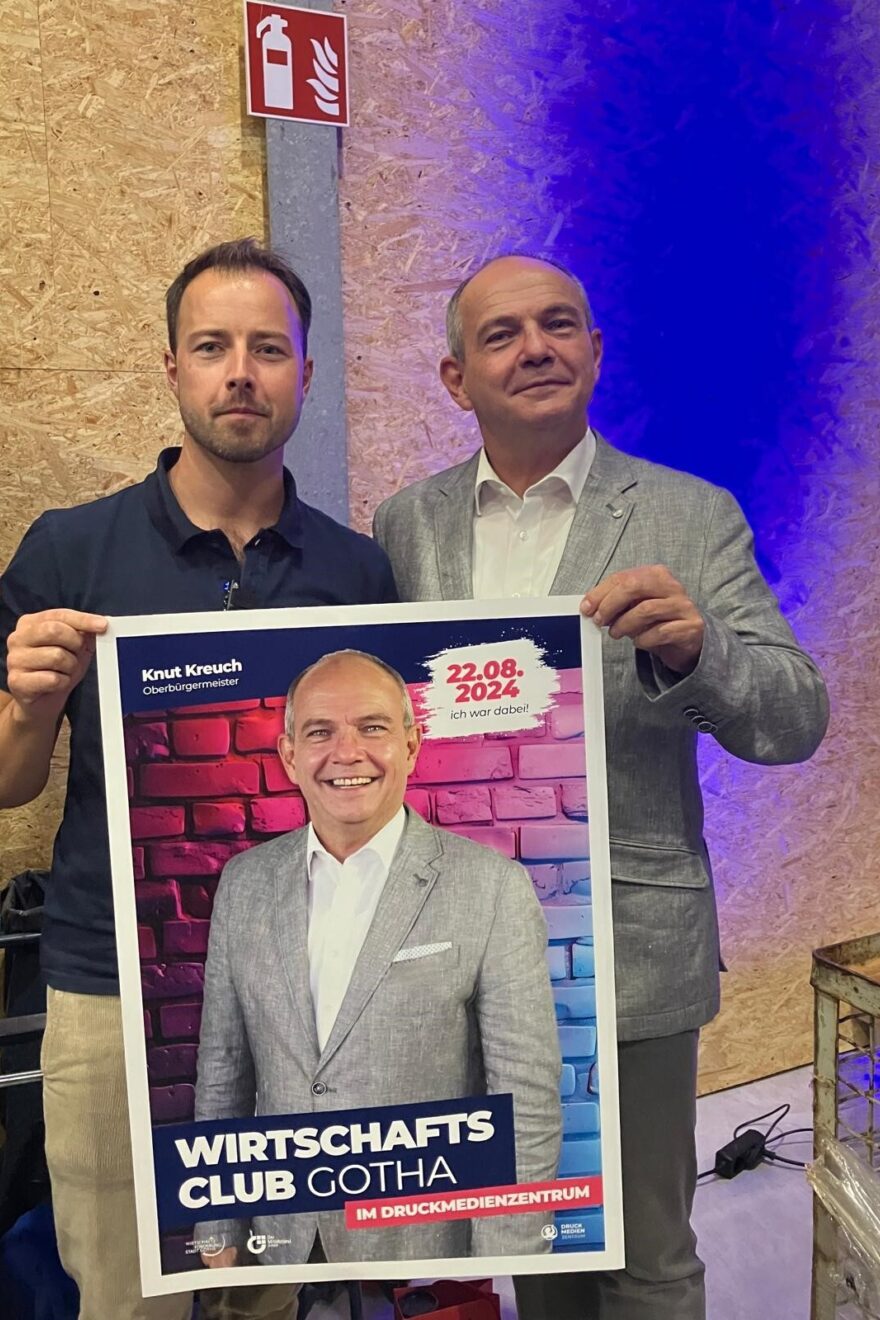 Christoph Creutzburg GF DMZ und OB Knut Kreuch mit zur Veranstaltung gefertigtem personalisiertem Plakat