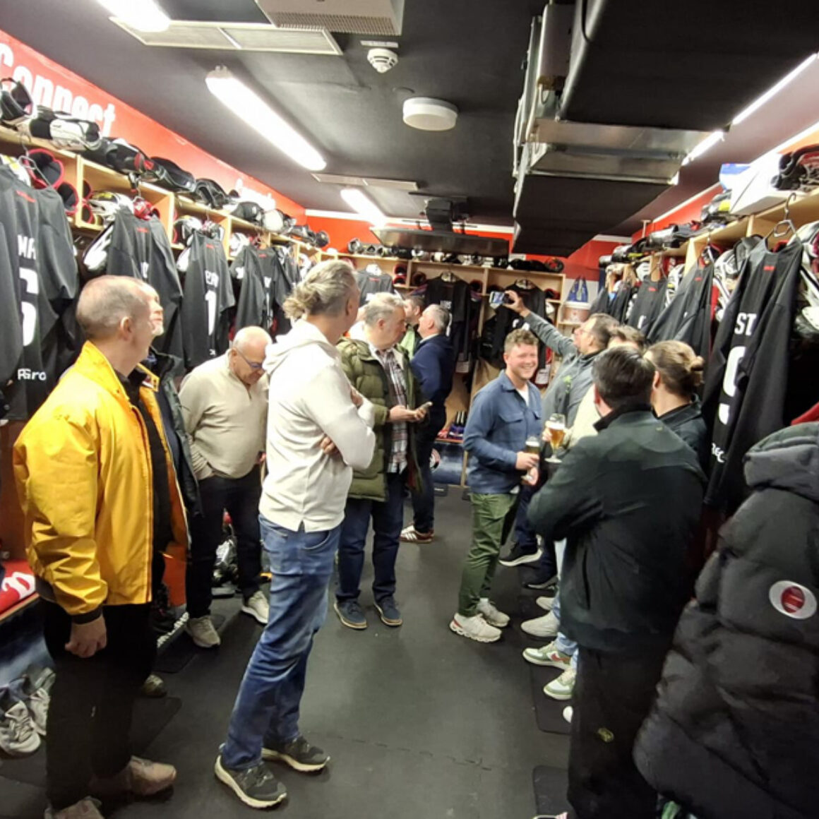 Zu Gast bei den „Roten Teufeln“: Coole Einblicke und Austausch auf Augenhöhe