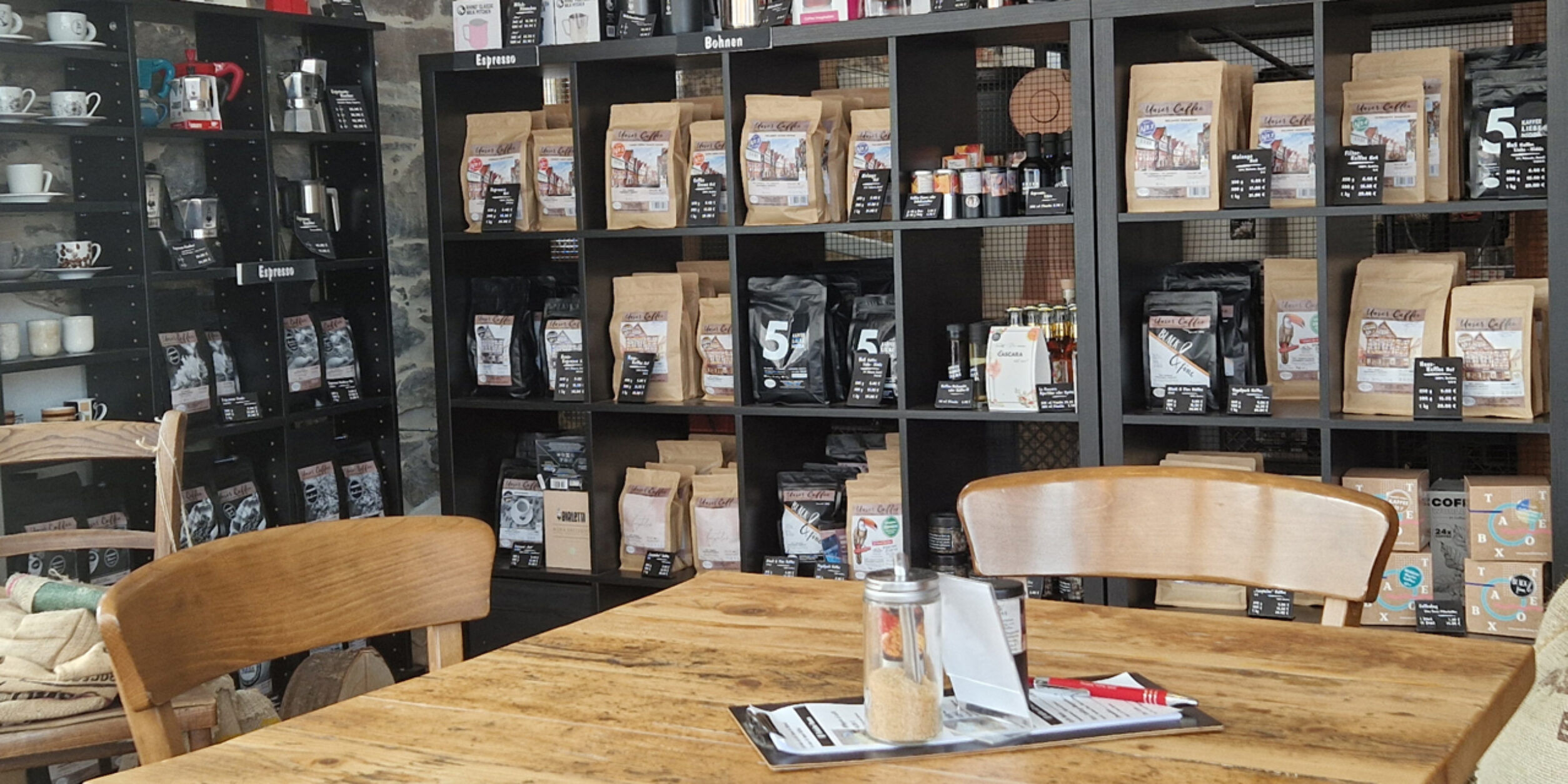 Am 23.06.25 trafen sich Unternehmerinnen und Unternehmer im Rahmen der BVMW.LokalZeit des BVMW Wetterau in Nidda bei und in der Kaffeerösterei Philipp und nicht in Venedig.