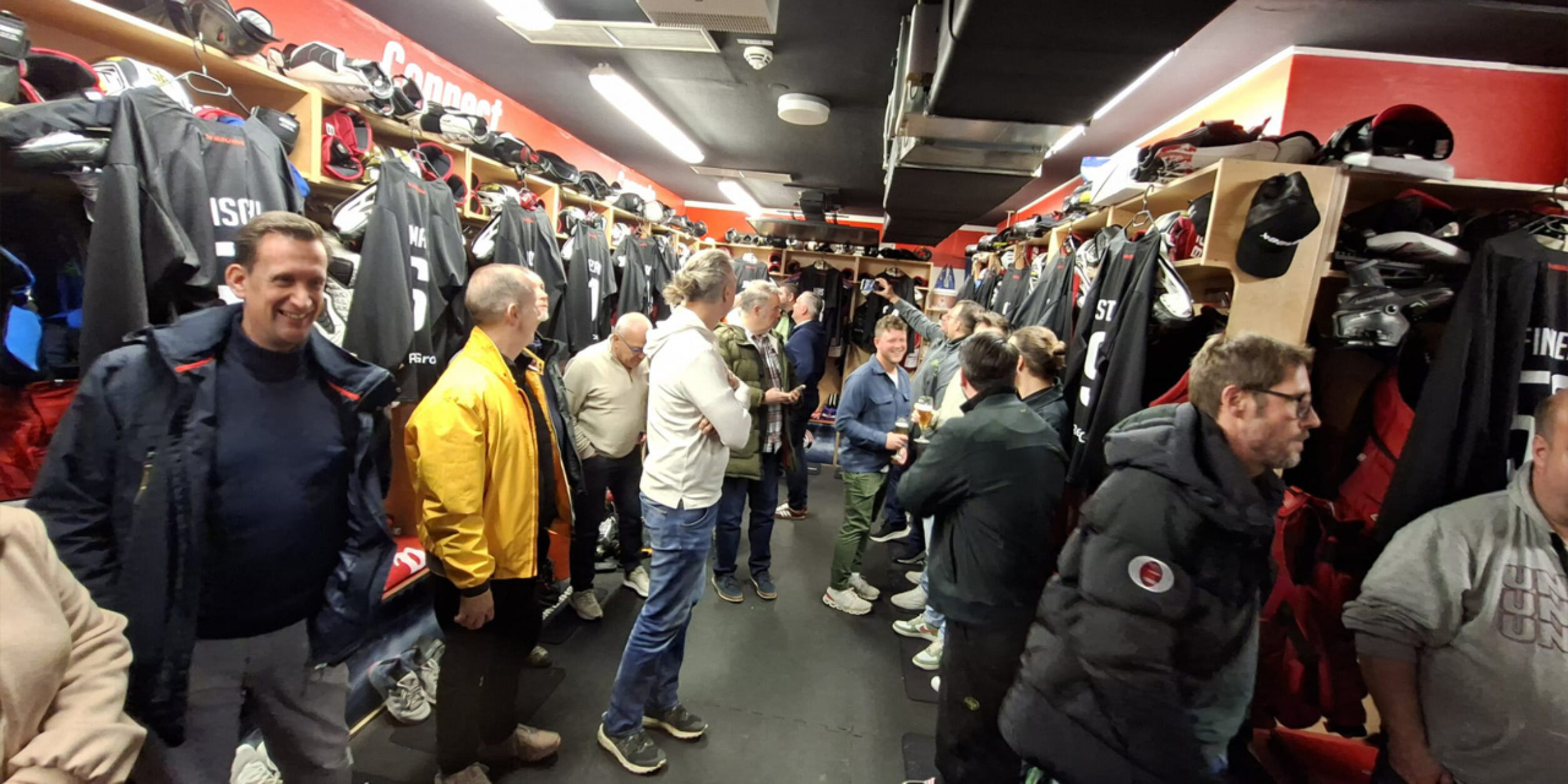 Zu Gast bei den „Roten Teufeln“: Coole Einblicke und Austausch auf Augenhöhe