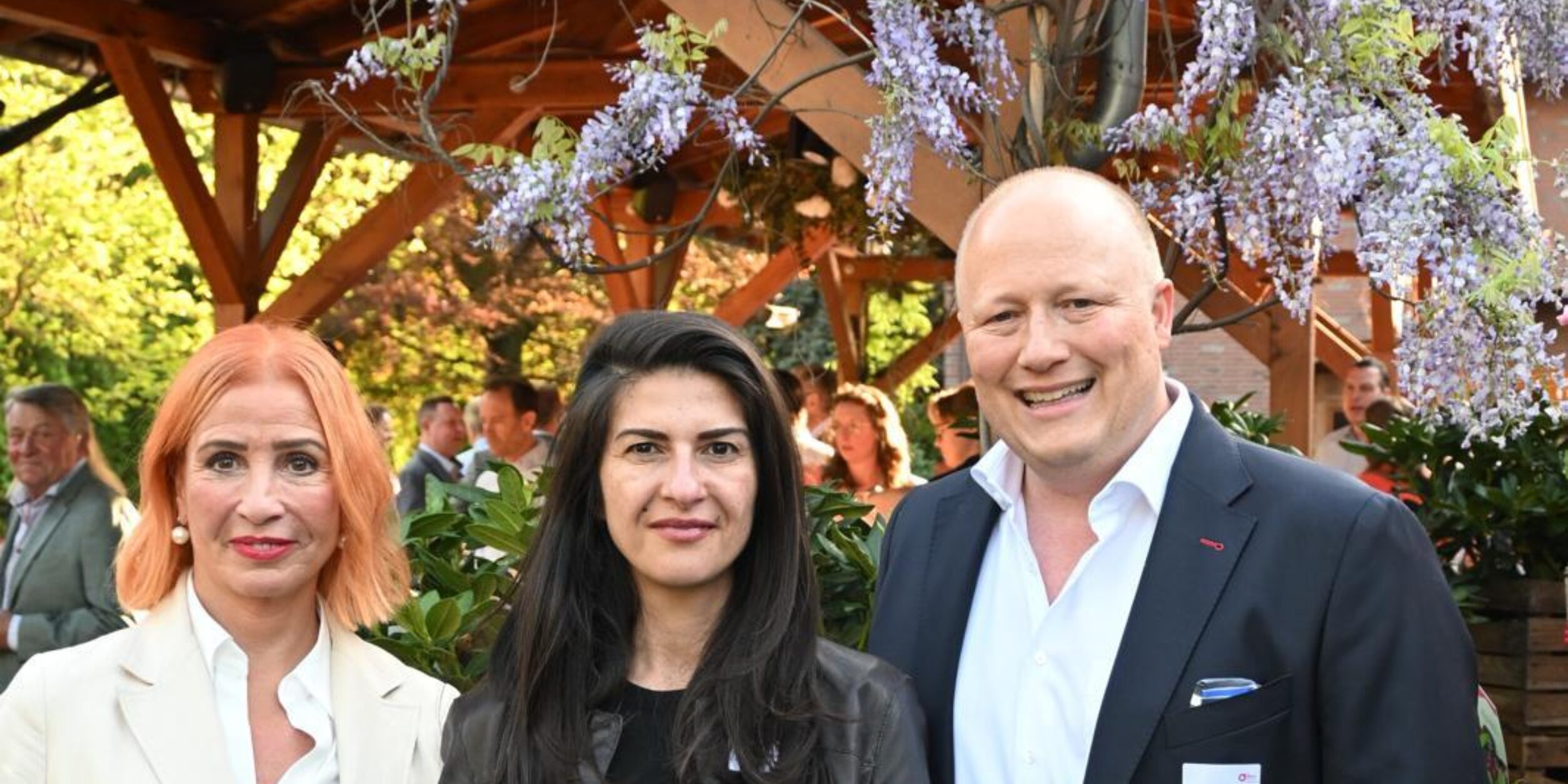Foto mit Margit Schmitz, Serap Güler und Peter Zens