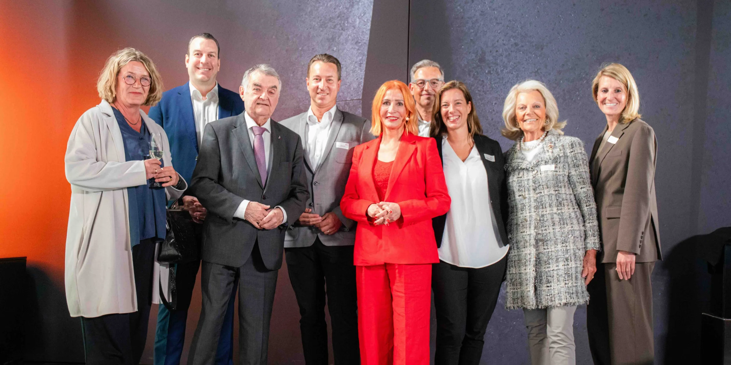 Gruppenbild mit VIPs