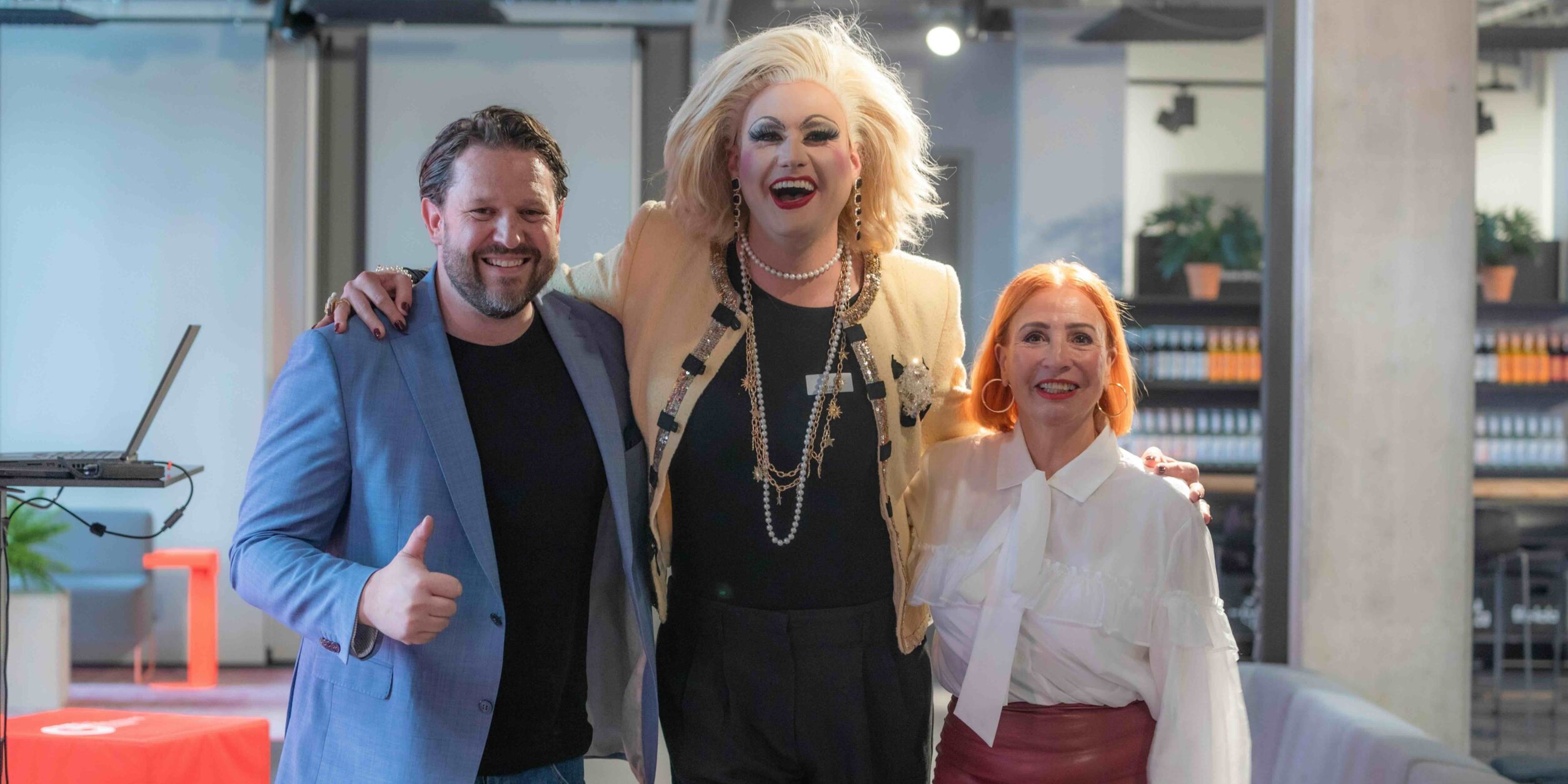 Forum Führung Sebastian Berg, Margit Schmitz und Meryl Deep in der Mitte