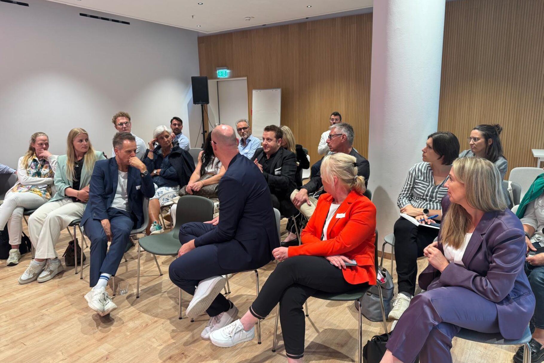 Blick in die Gästerunde