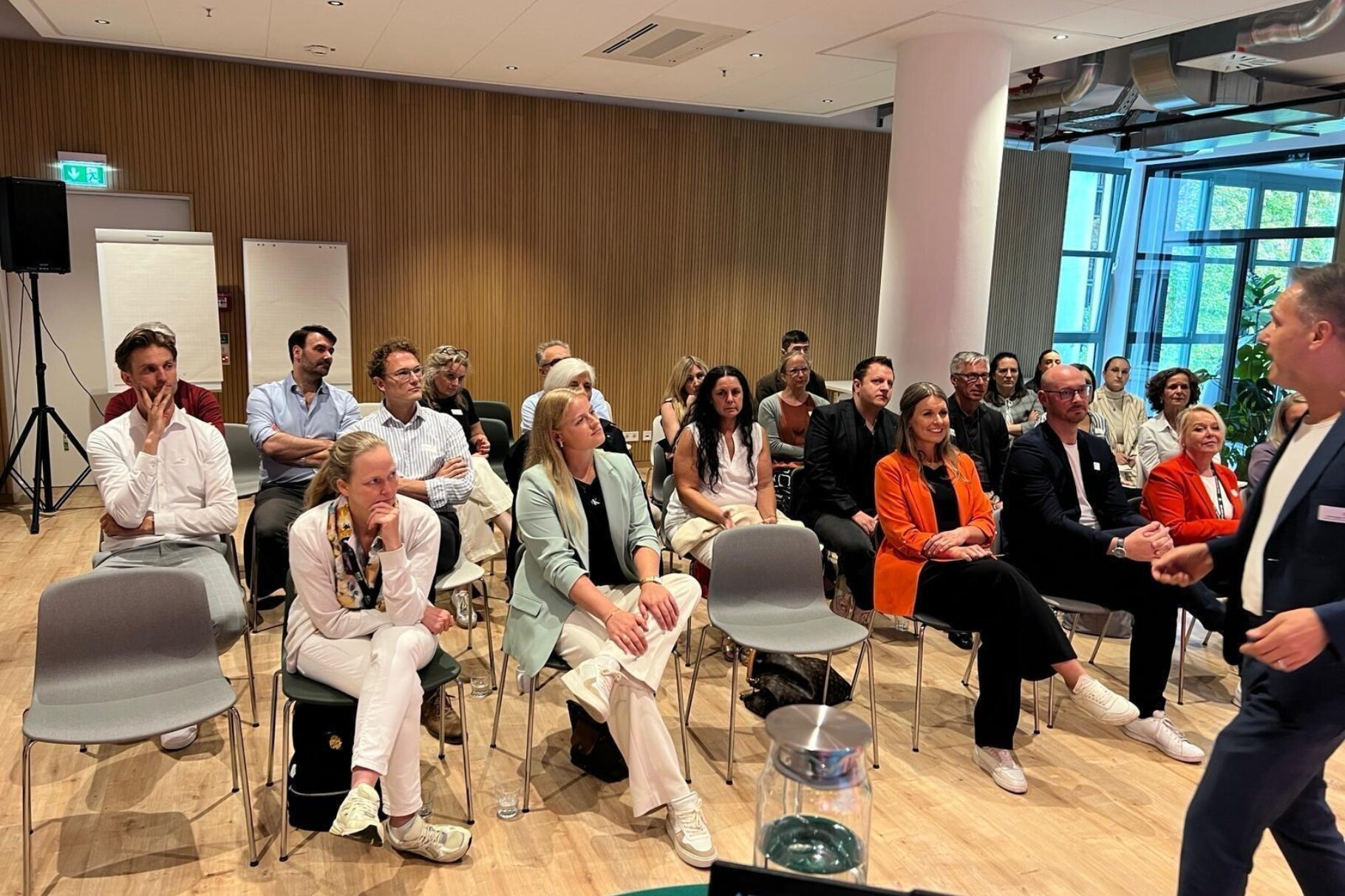 Blick von Bühne aufs Publikum