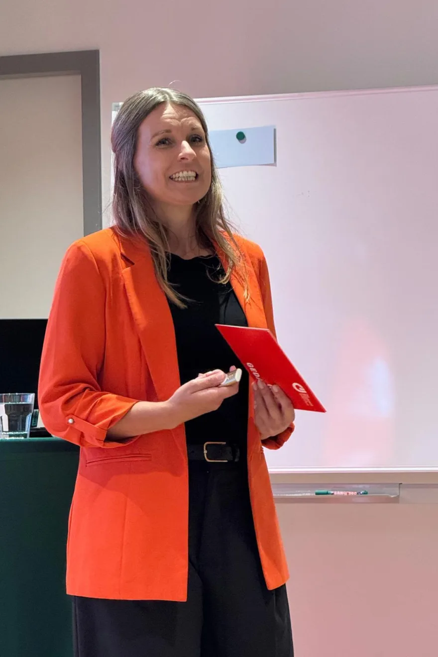Tina Kylau referiert