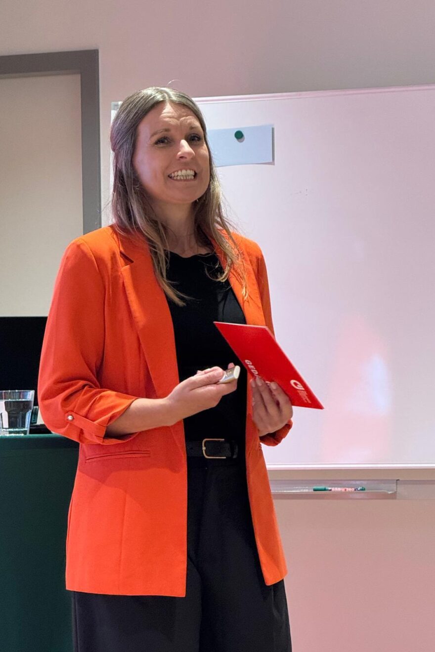 Tina Kylau referiert