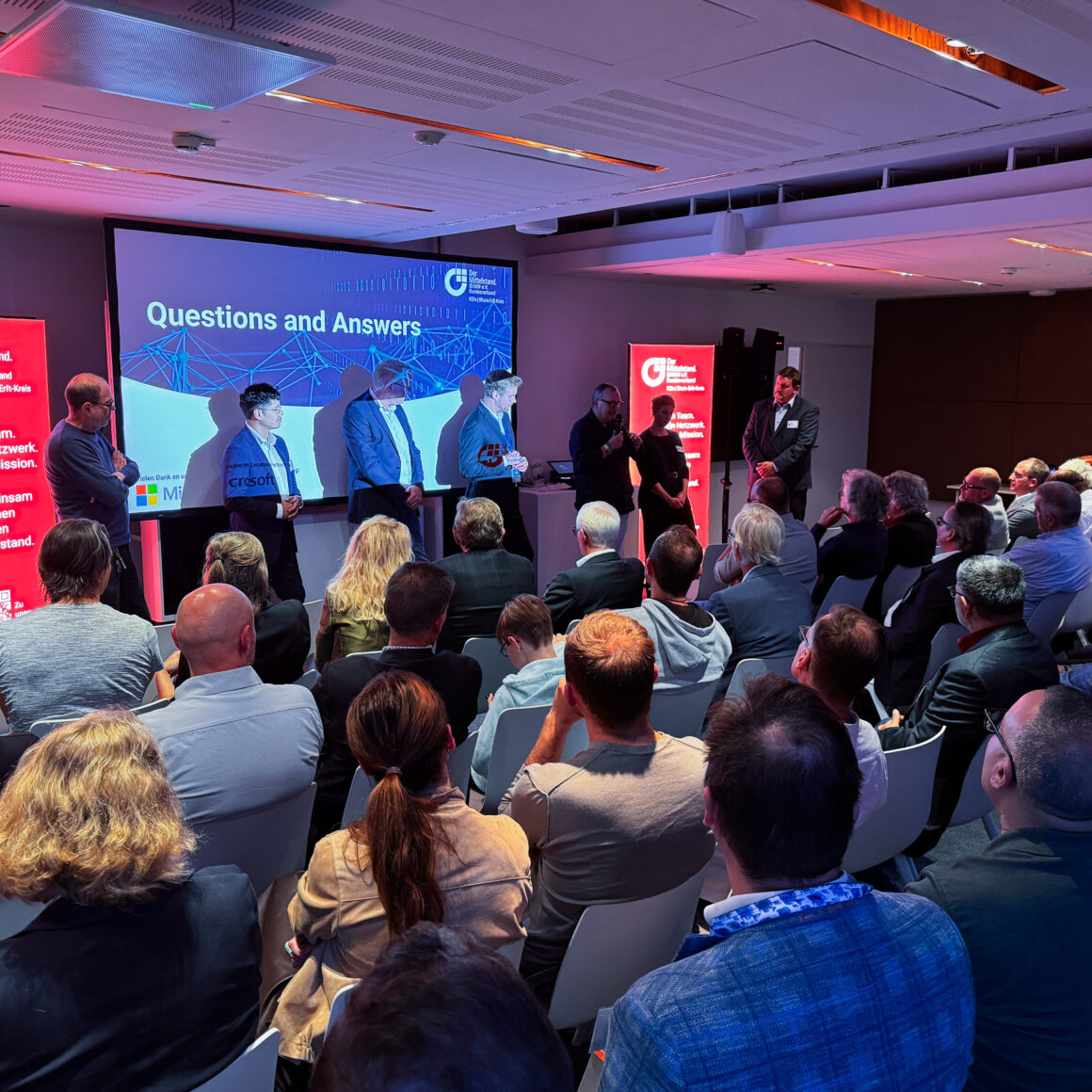 Leinwand mit Publikum