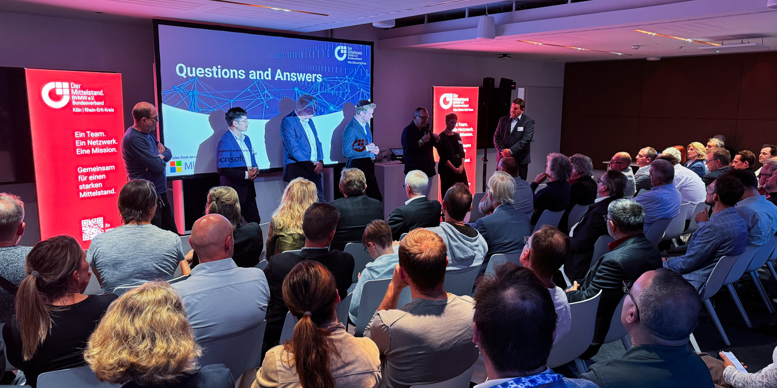 Leinwand mit Publikum