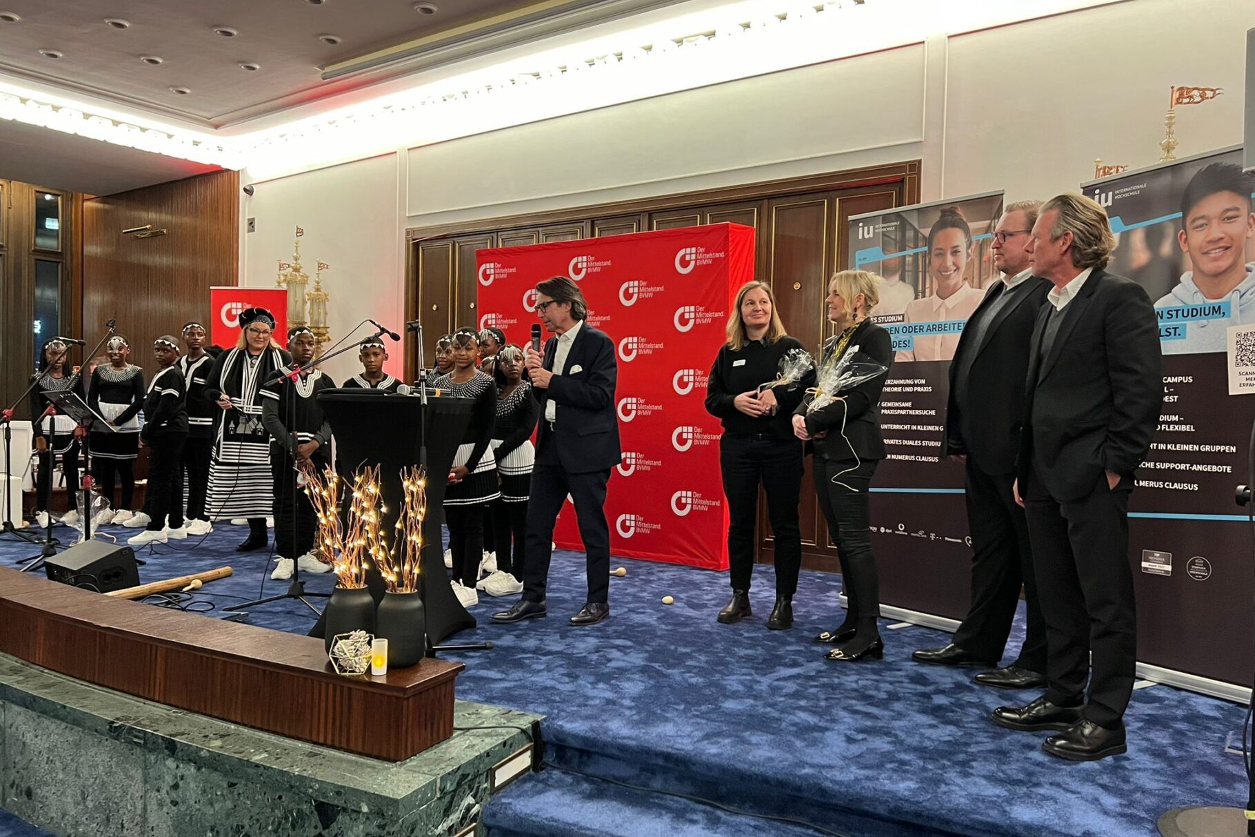 Kinderchor, Michael Schmitt, Kathleen Oswald, Andrea Bender, Thorsten Kirmes und Robert Müller-Grünow