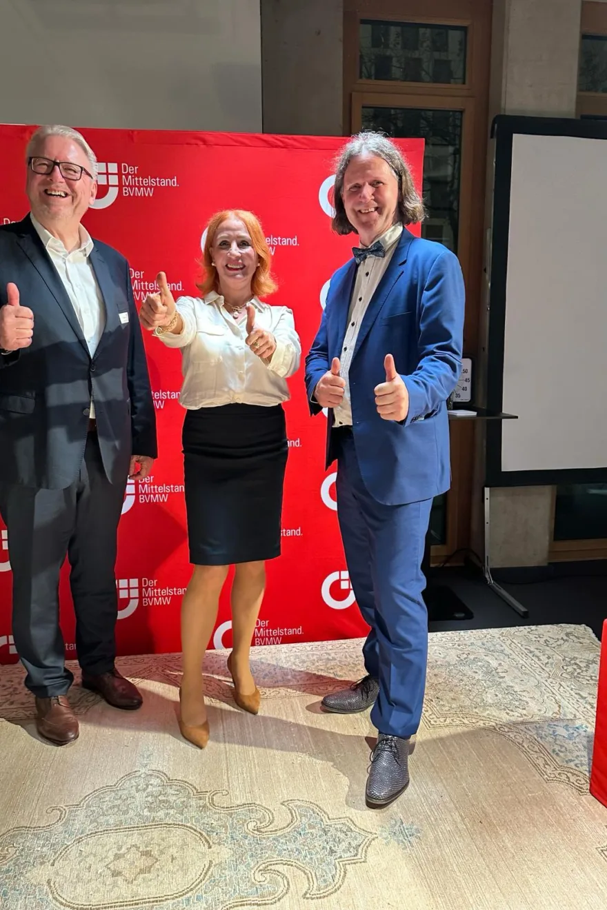 Frank Piepers, Margit Schmitz und Prof. Timo Leukefeld