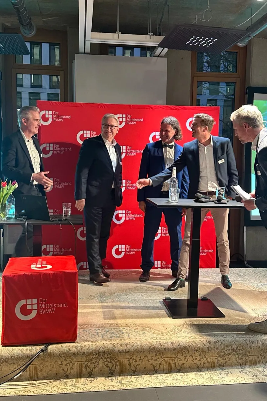 v.l.: Guido Dörrenberg, Frank Piepers, Prof. Timo Leukefeld, Andree Haack und Florian Bauer