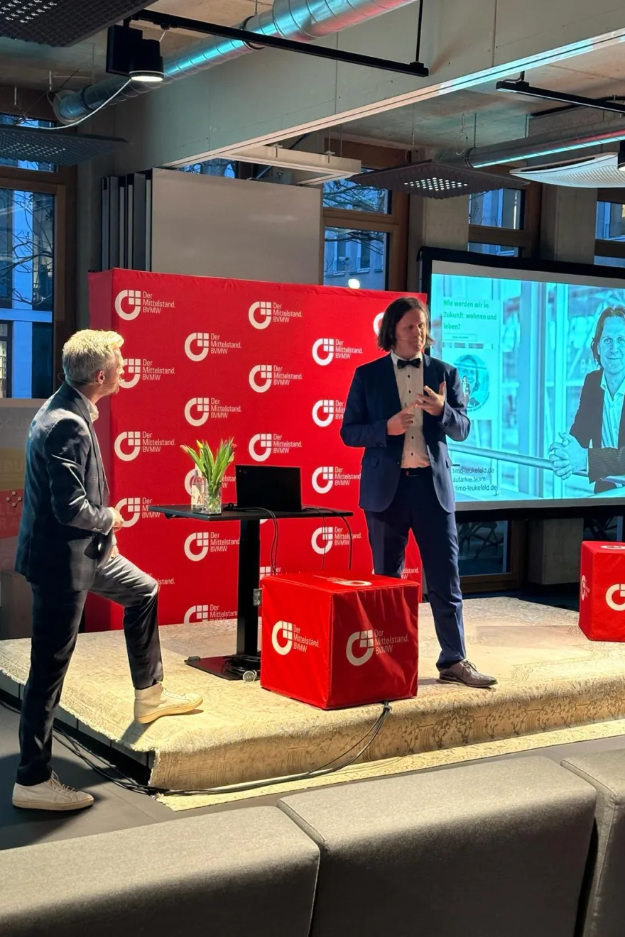 Florian Bauer und Prof. Timo Leukefeld