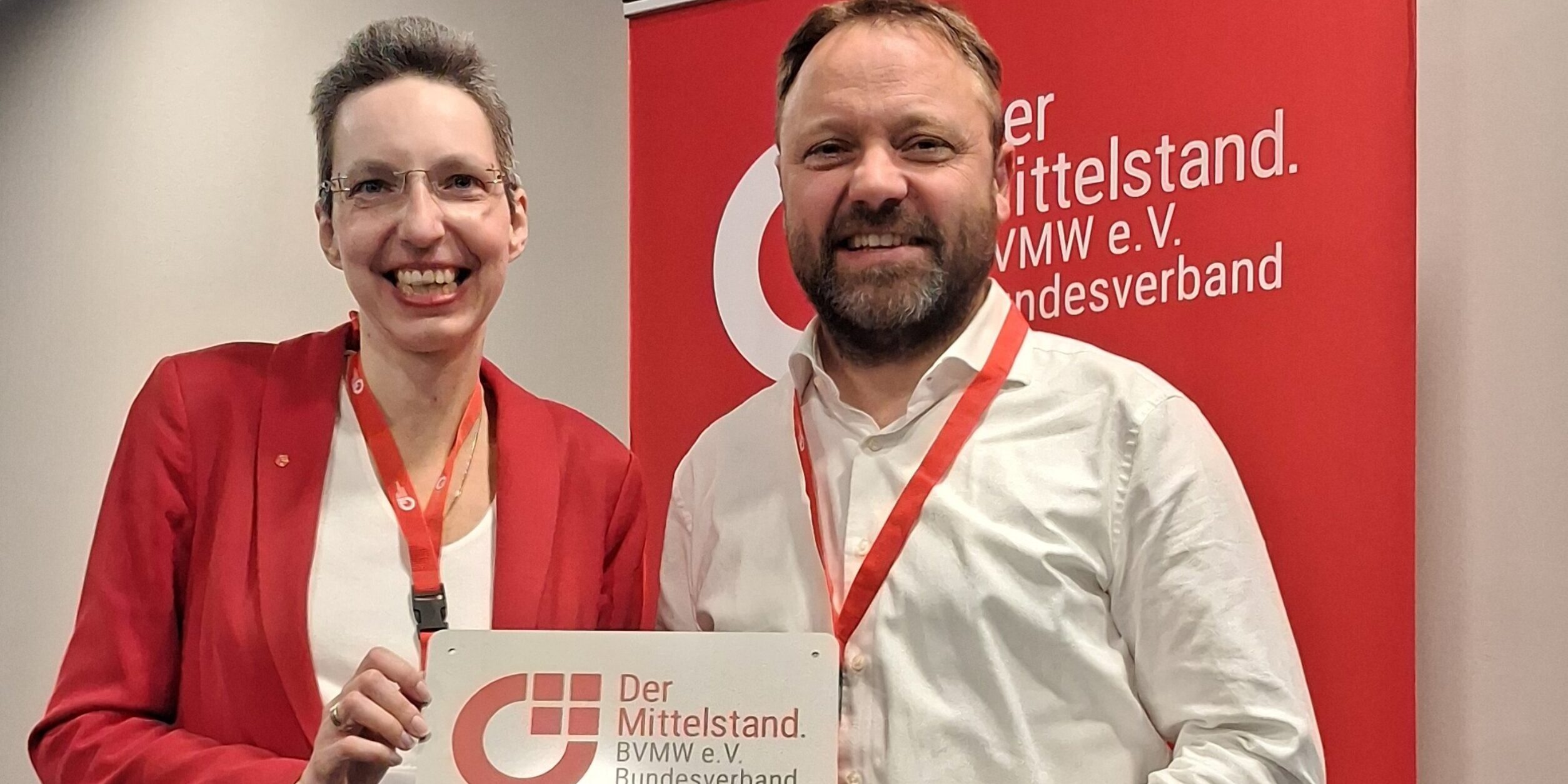 Übergabe Mitgliedstafel arados