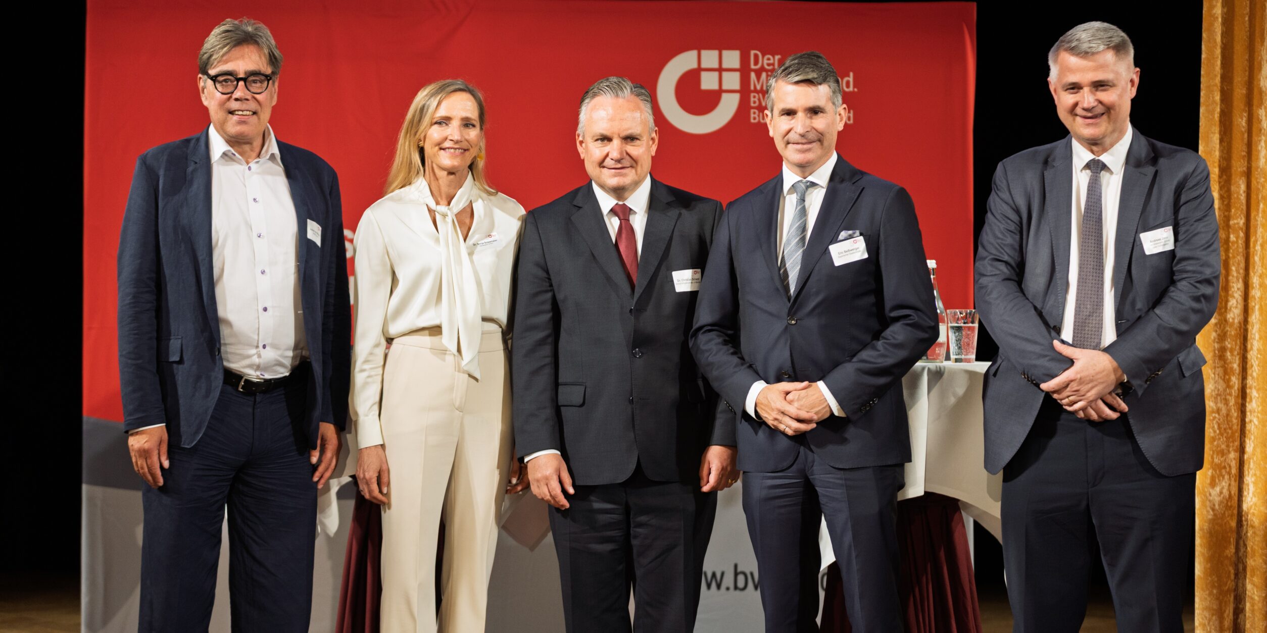 v.l.n.r. Achim von Michel, BVMW Bayern, Keynote Speakerin Dr. Sonja Sulzmaier, Münchens neuer Wirtschaftsreferent Dr. Christian Scharpf, Staatsminister Eric Beißwenger, Chef Internationale Politik des BVMW Andreas Jahn.