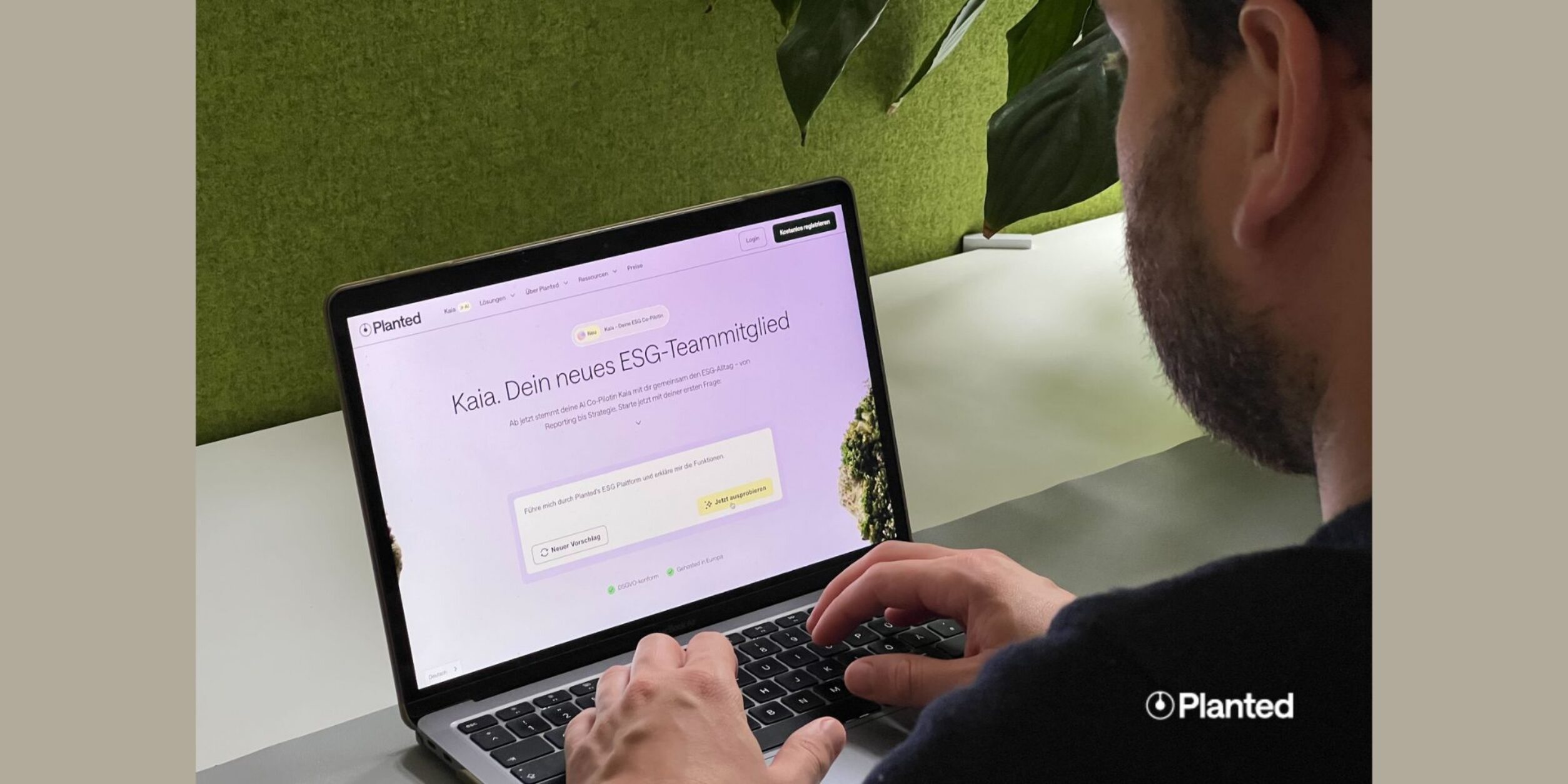 Foto: Gründer Jan Borchert bedient AI Co-Pilotin Kaia