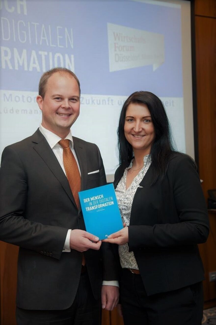 bluecue_mit_eigenem _Buch