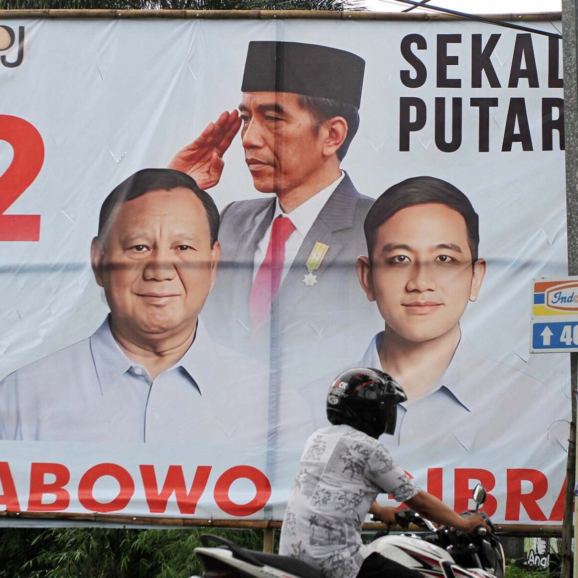 Motoradfahrer Wahlplakat Jakarta Indoniesien