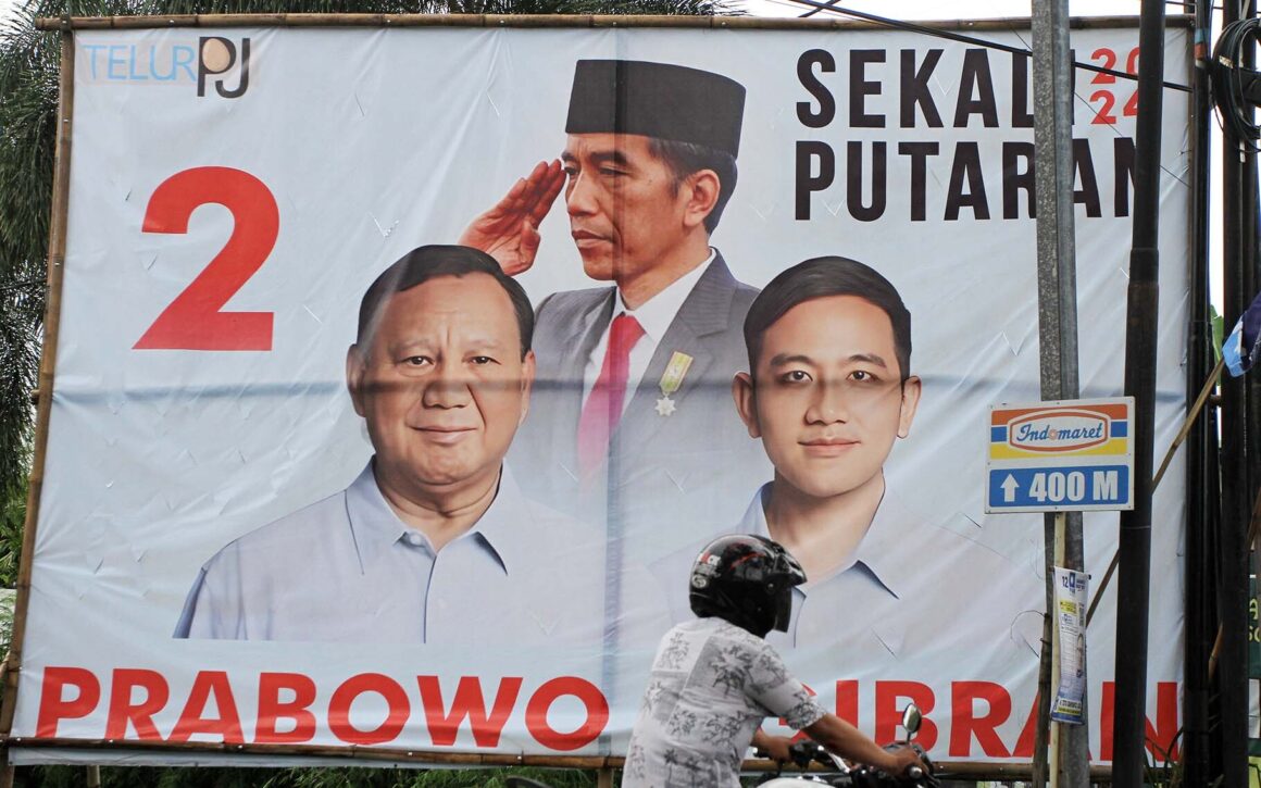 Motoradfahrer Wahlplakat Jakarta Indoniesien