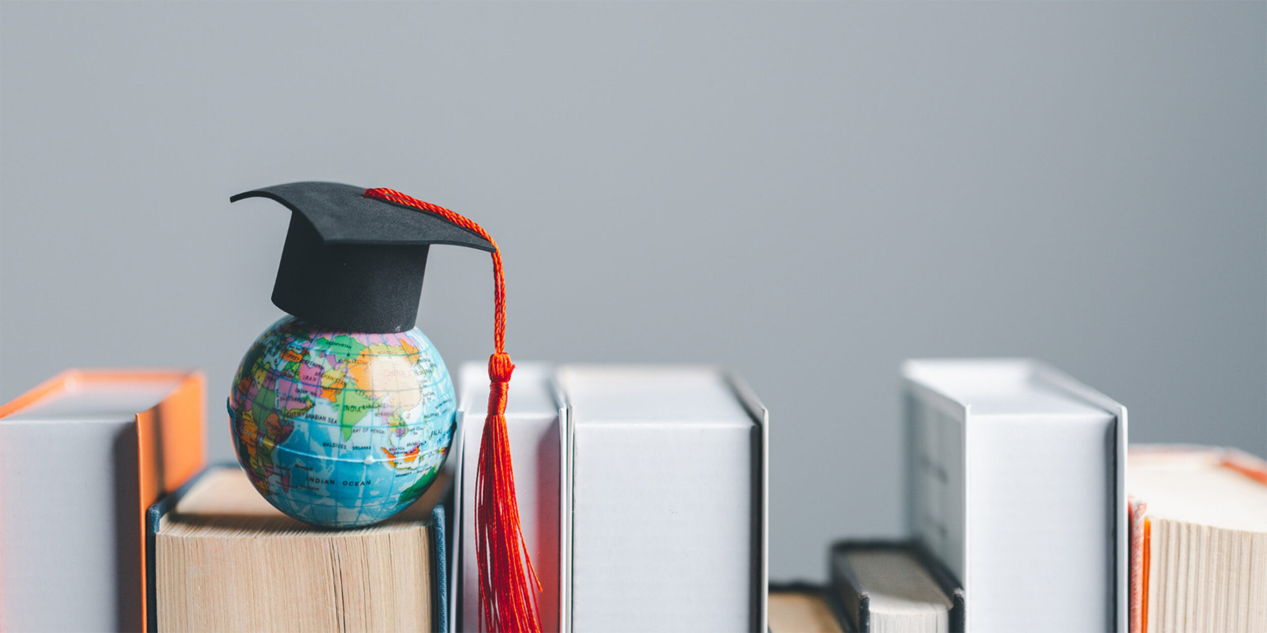 Bücher Globus Doktorandenhut