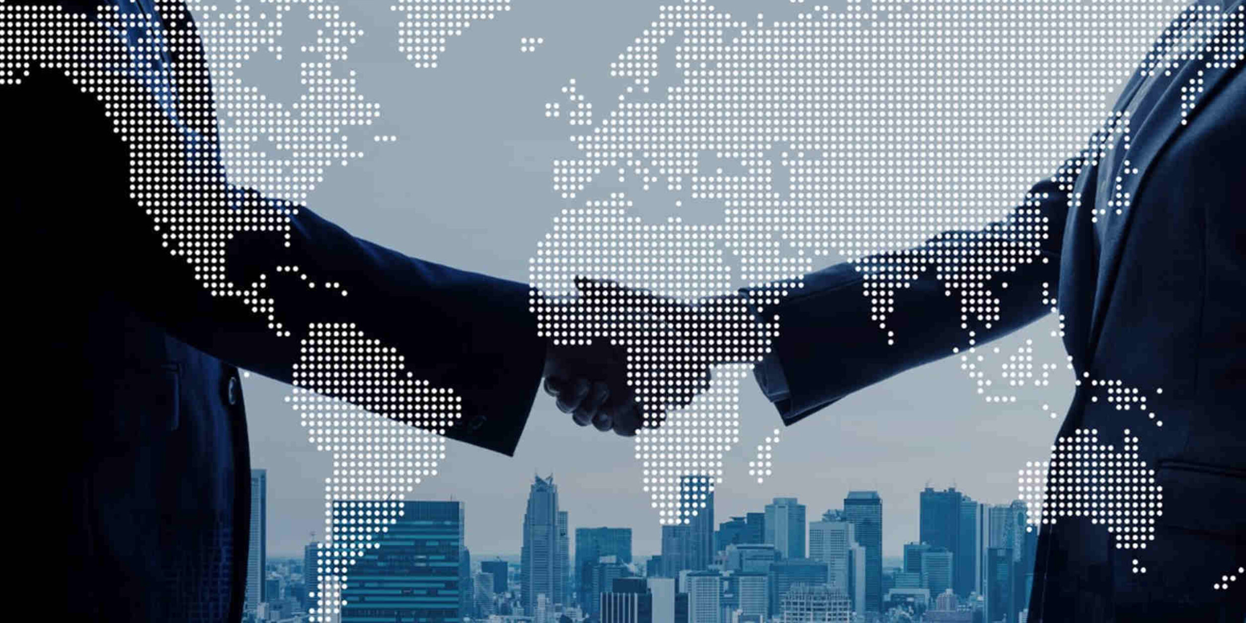 Grafik auf der sich 2 Personen die Hände schütteln hinter einer stilisierten Weltkarte in Punkten dargestellt