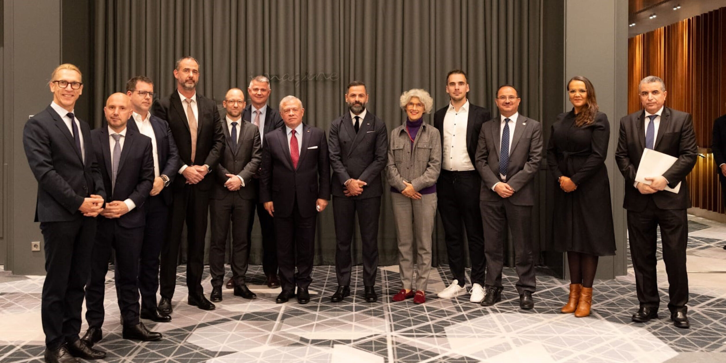 Gruppenfoto mit dem König von Jordanien