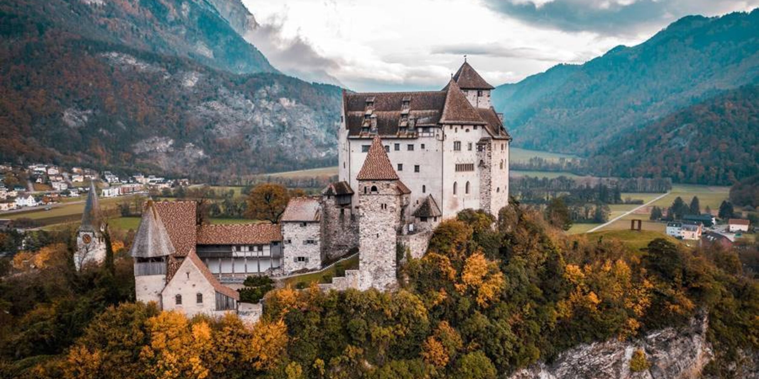 Vertretungsteaser Liechtenstein 900x600 castle g1d49b9c5a Pixabay