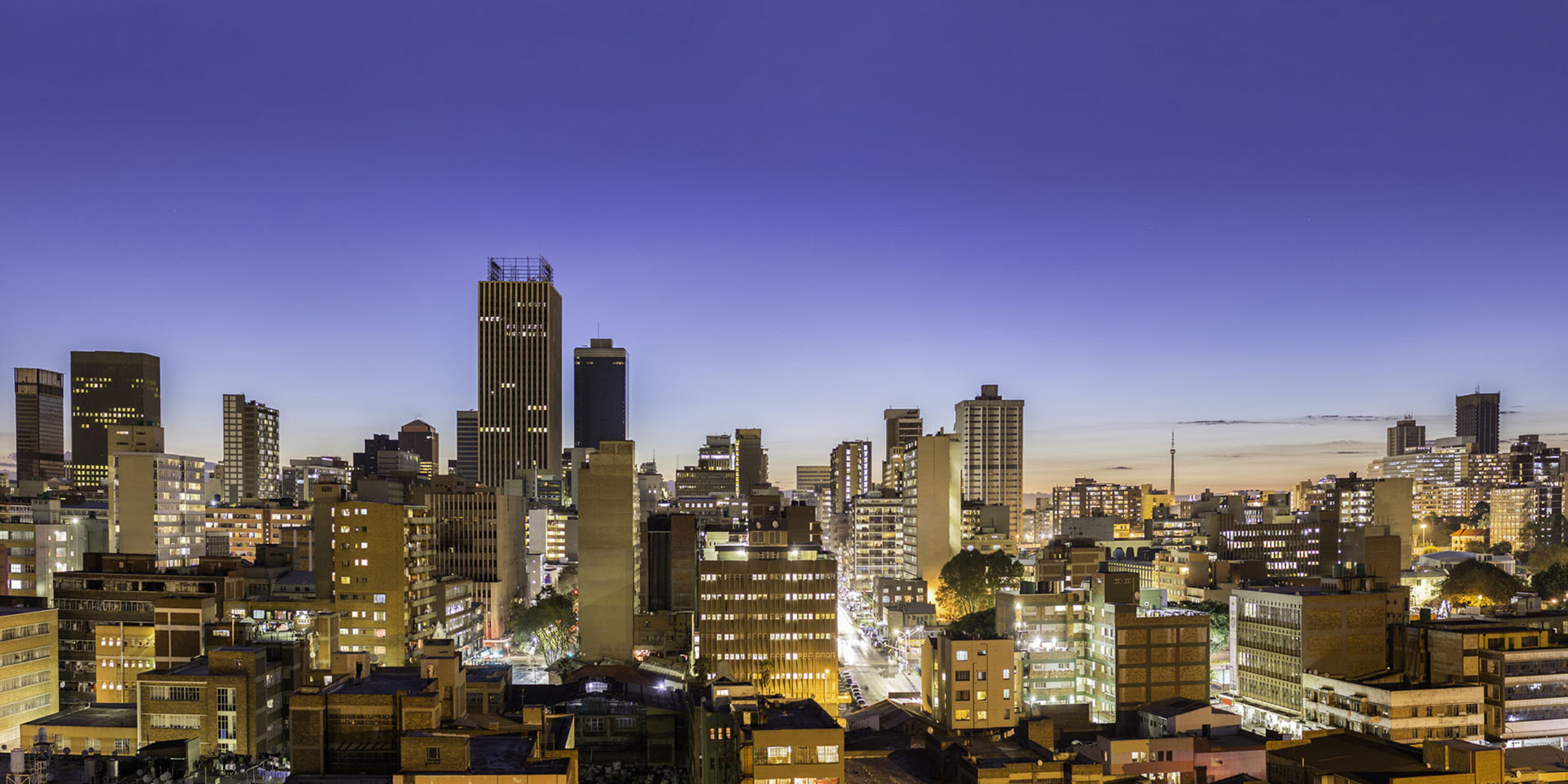 Header MAA 102ßx960 i Stock 468400284