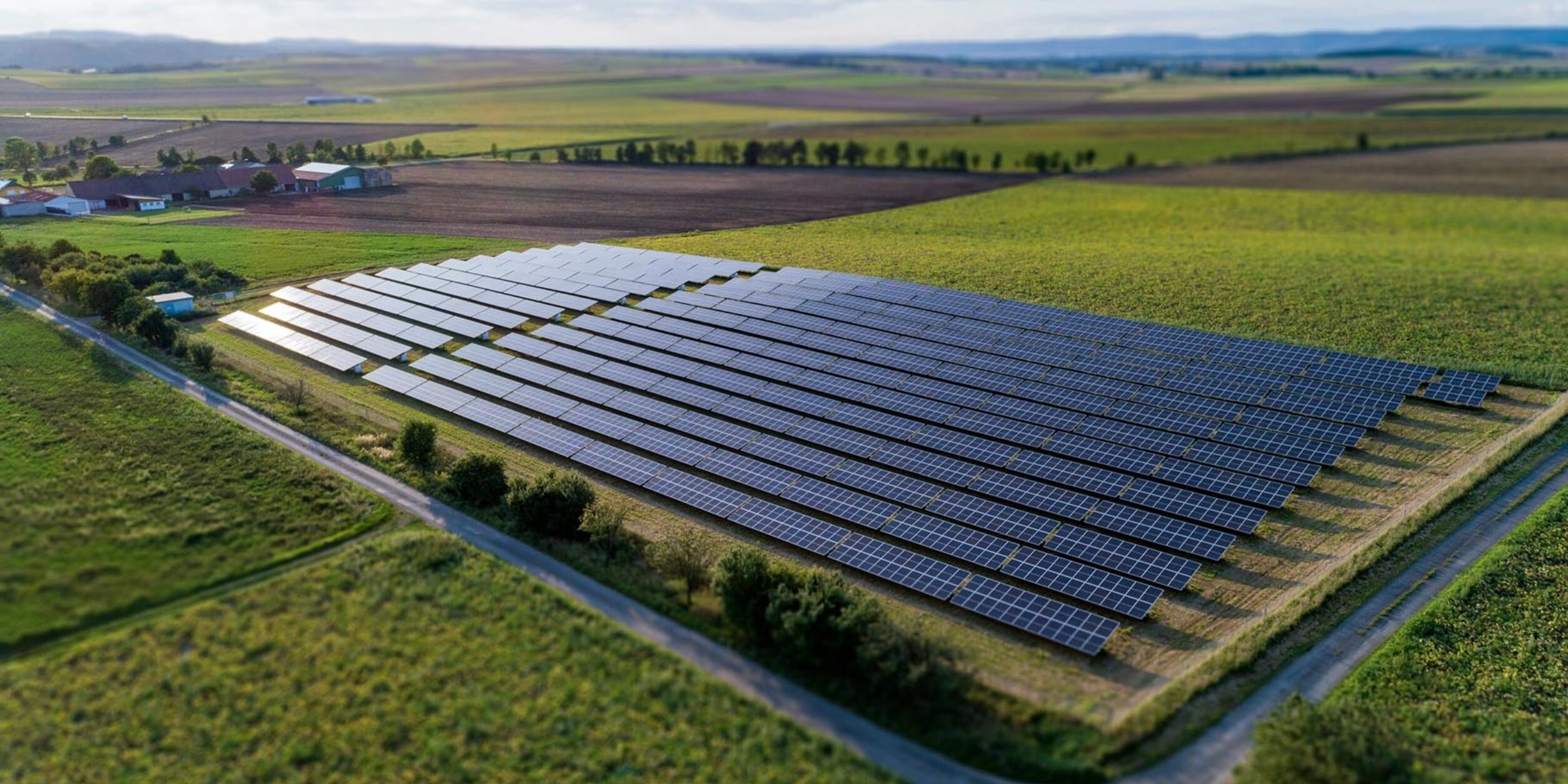 Photovoltaik zwischen Landwirtschaftsflächen