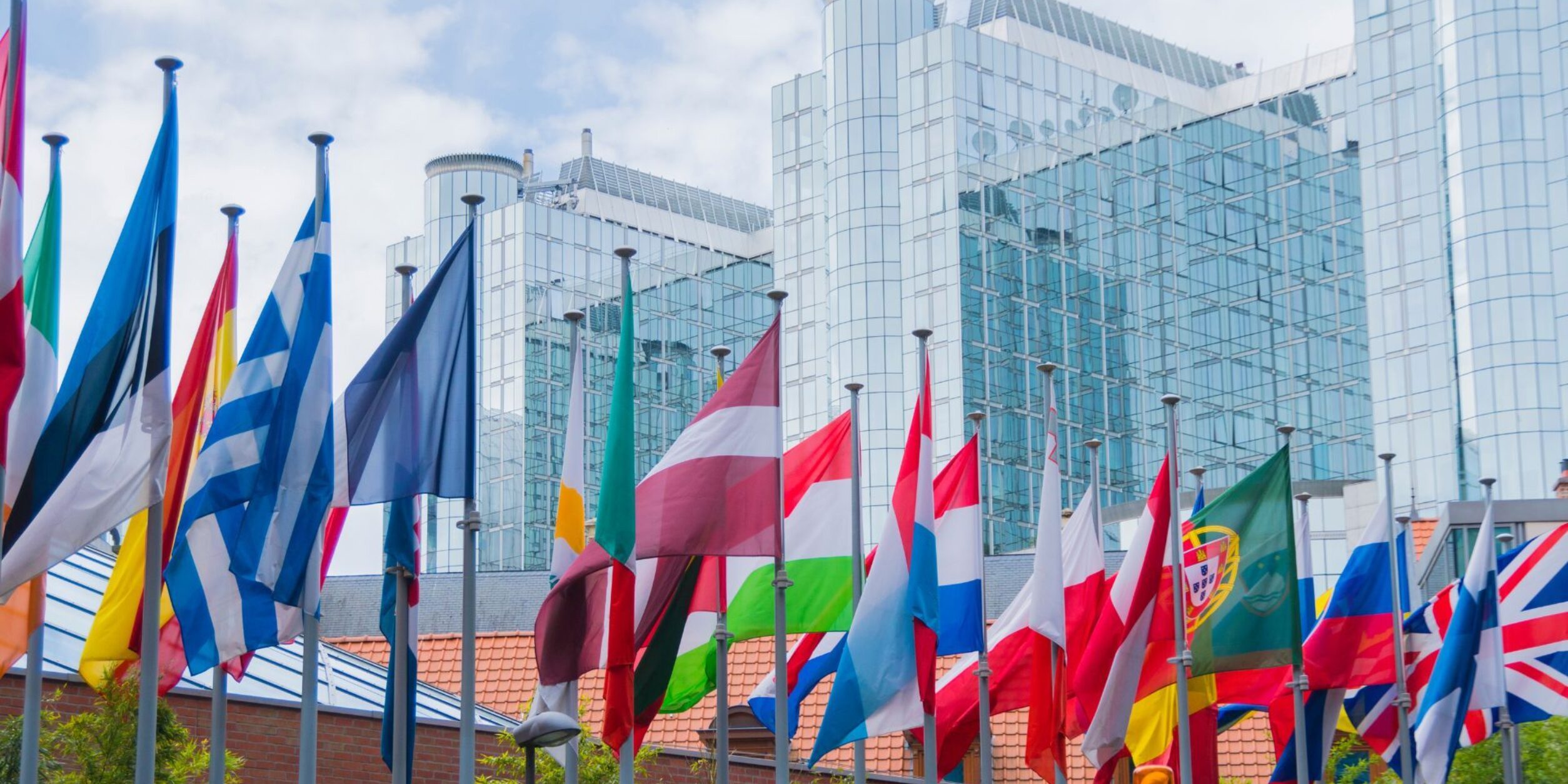 Flaggen der europäischen Länder vor dem Europäischen Parlament