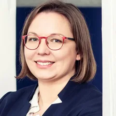 Senta Masurat Masurat Rechtsanwaltsgesellschaft Kommission Recht 880x880